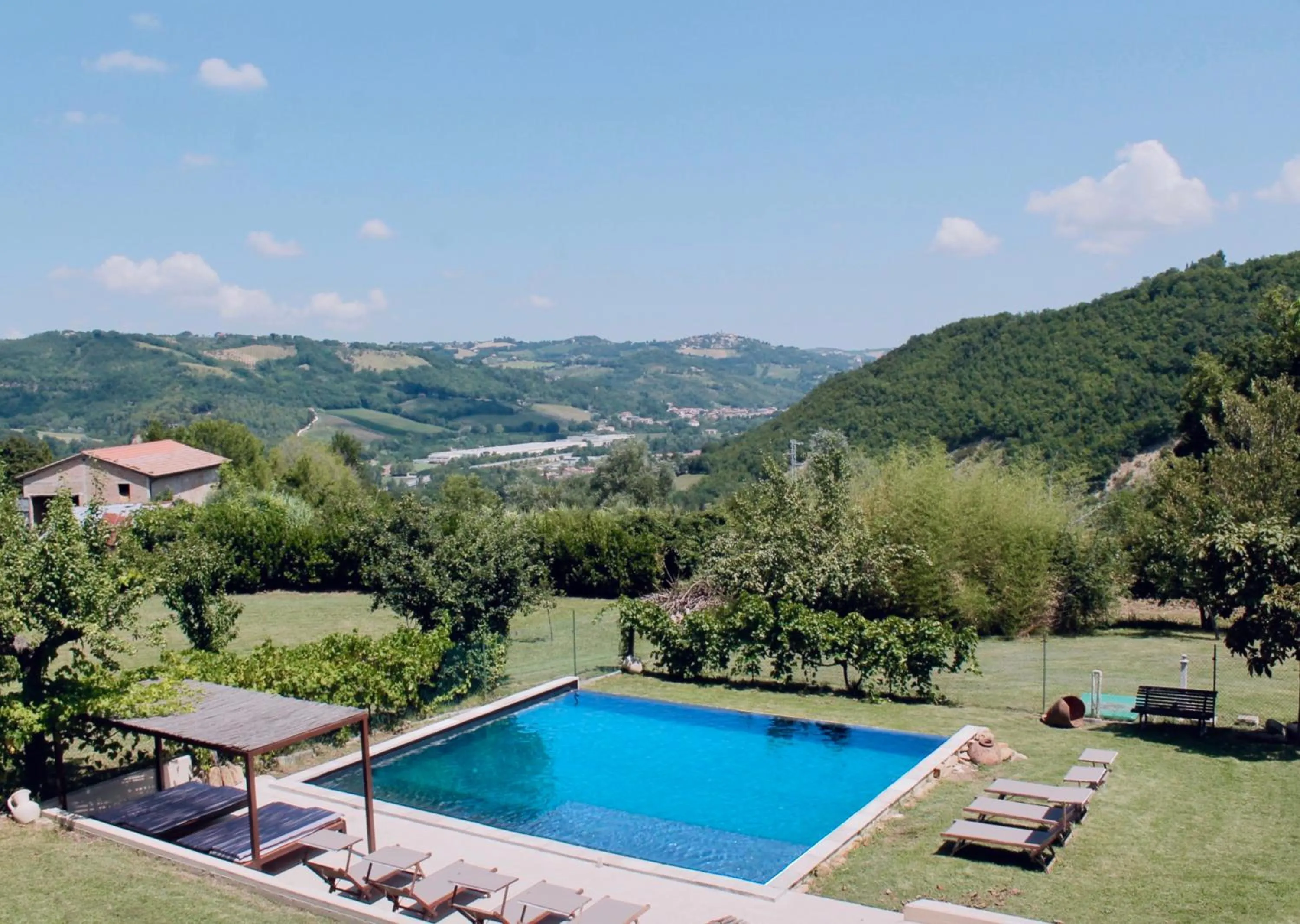 Pool view in Tuttaterra