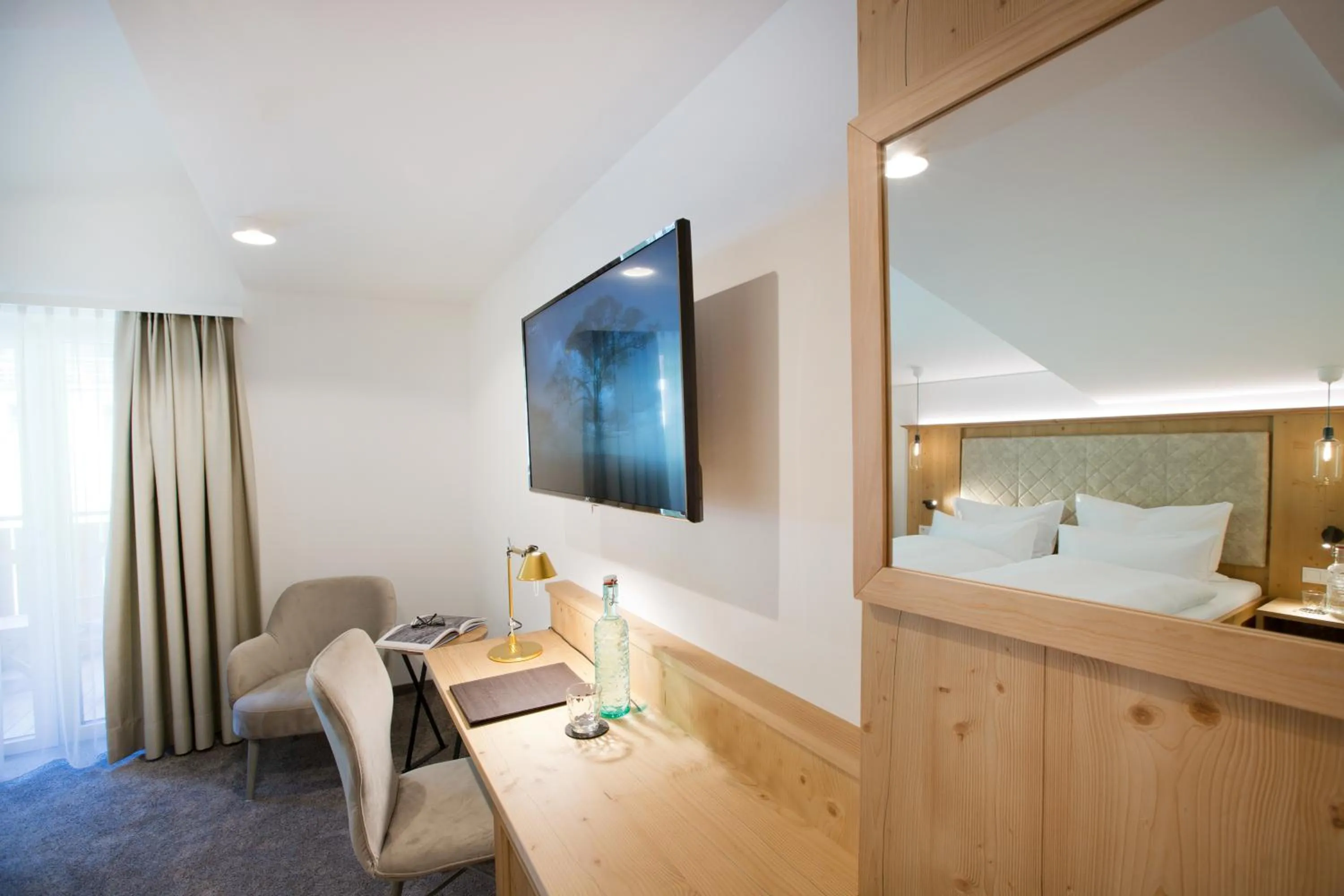 Photo of the whole room, Bed in Boutiquehotel Hohes Licht