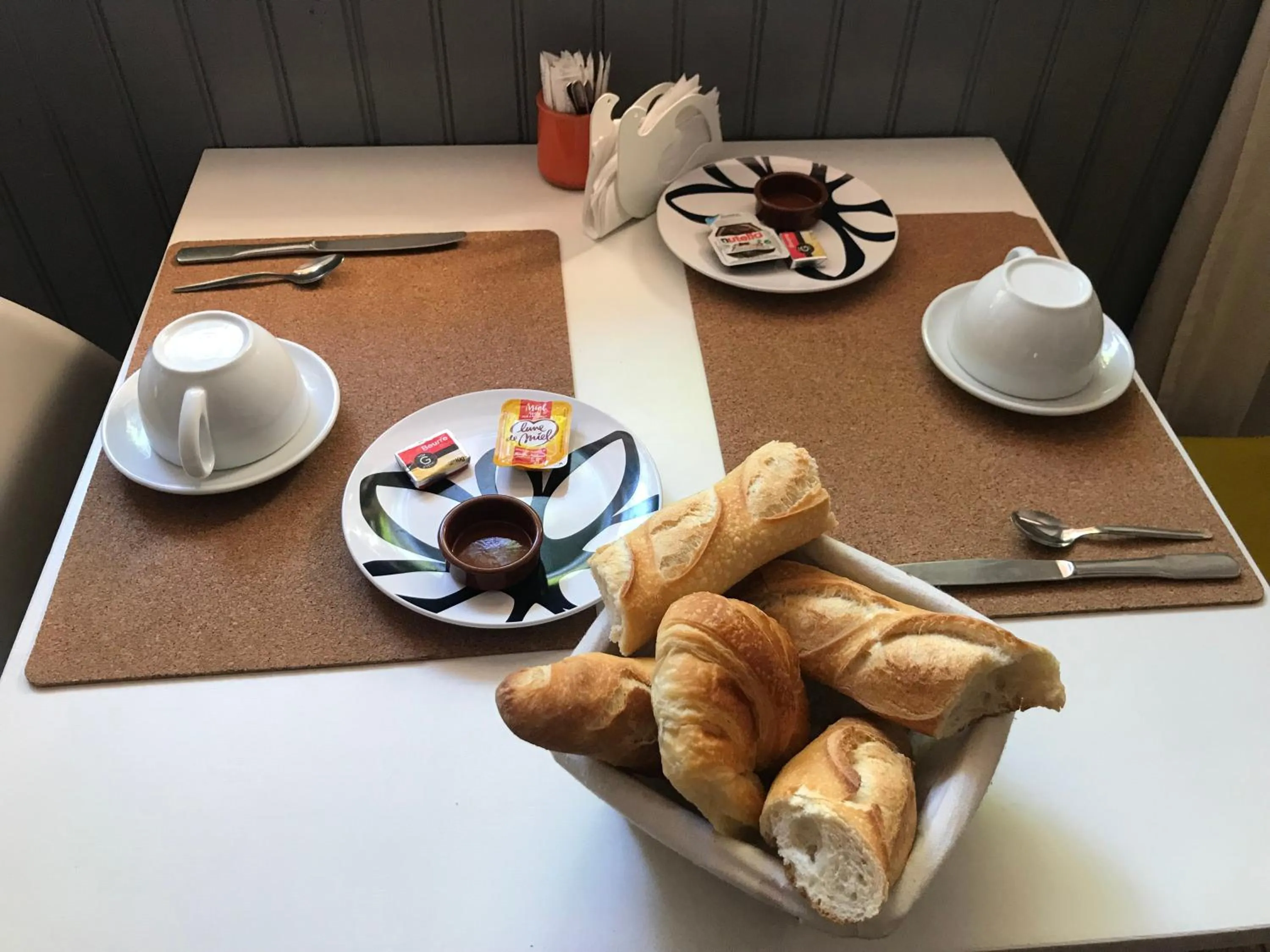Breakfast in Hôtel Restaurant Le Commerce