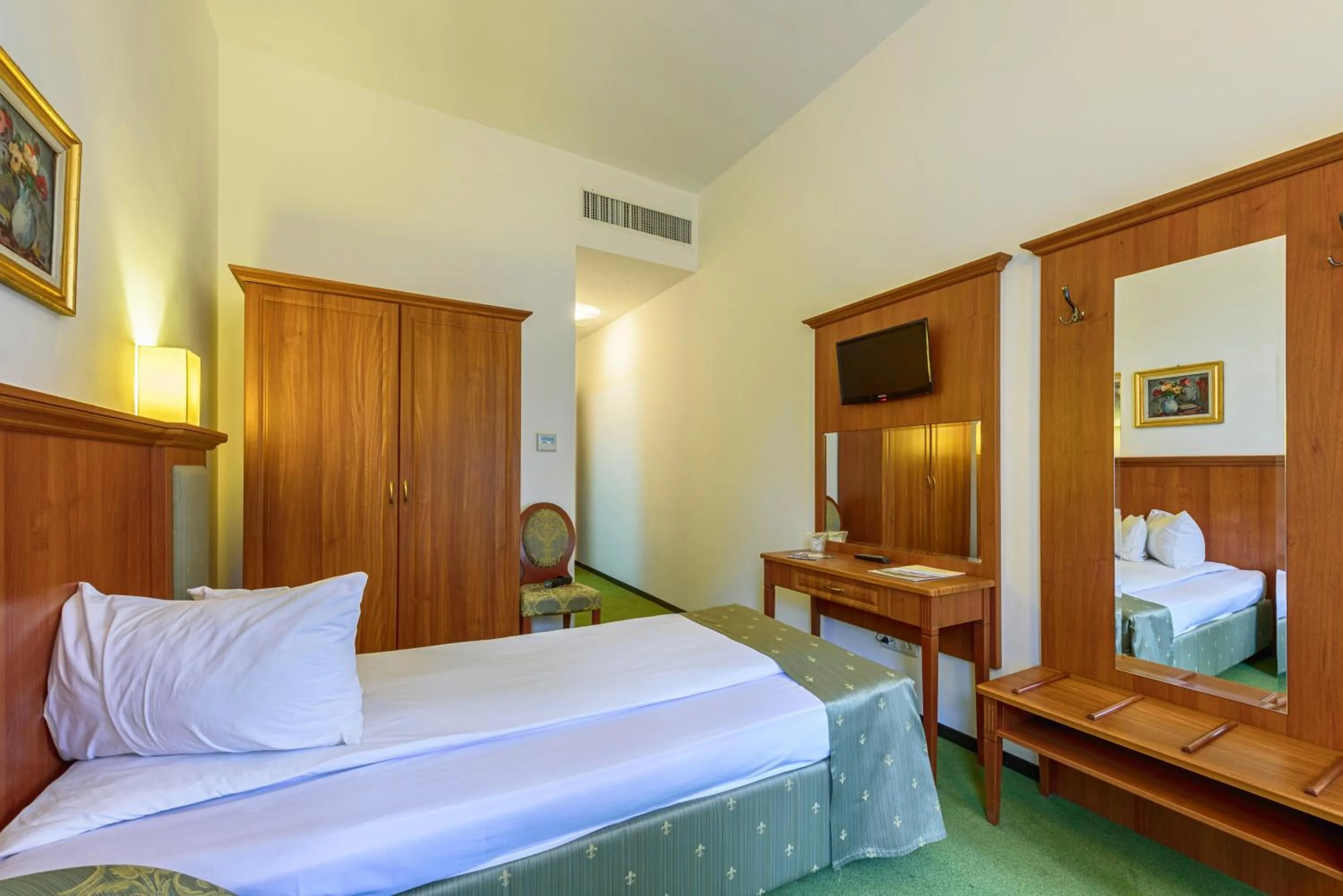 Bedroom, Bed in Hotel Palace