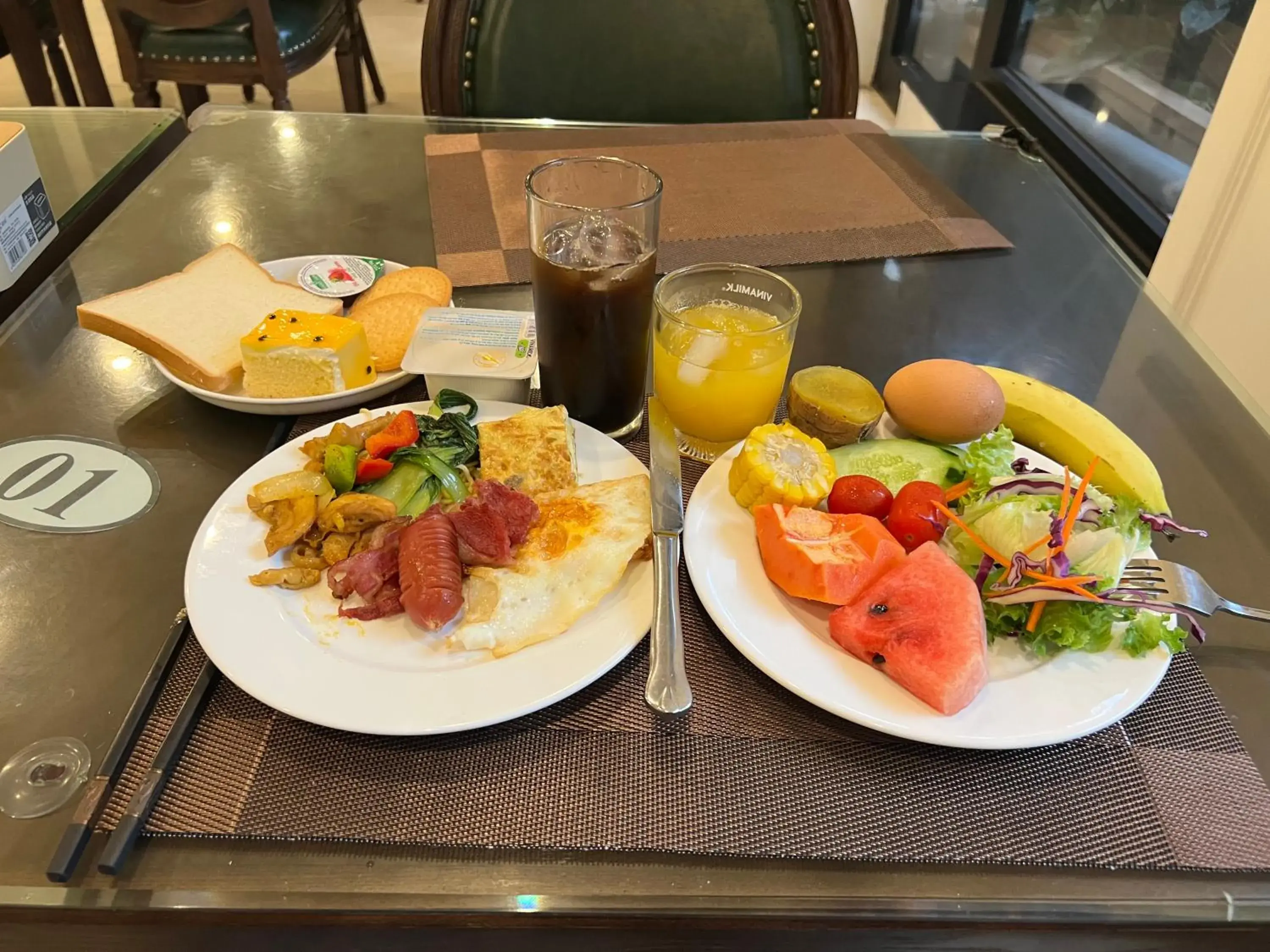 Breakfast in Paragon House and Residence Breakfast in Paragon House and Residence