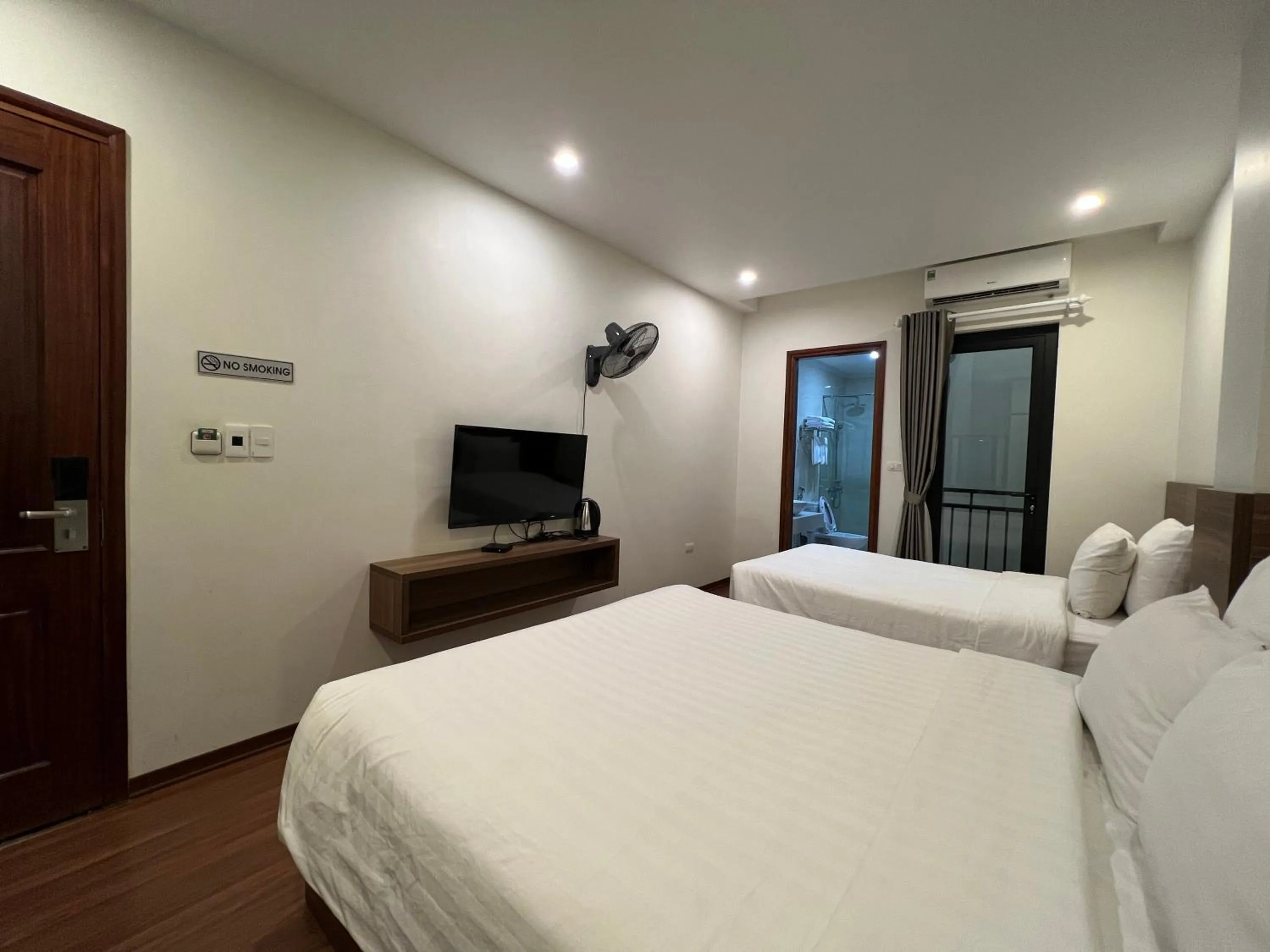 Bed in Paragon House and Residence