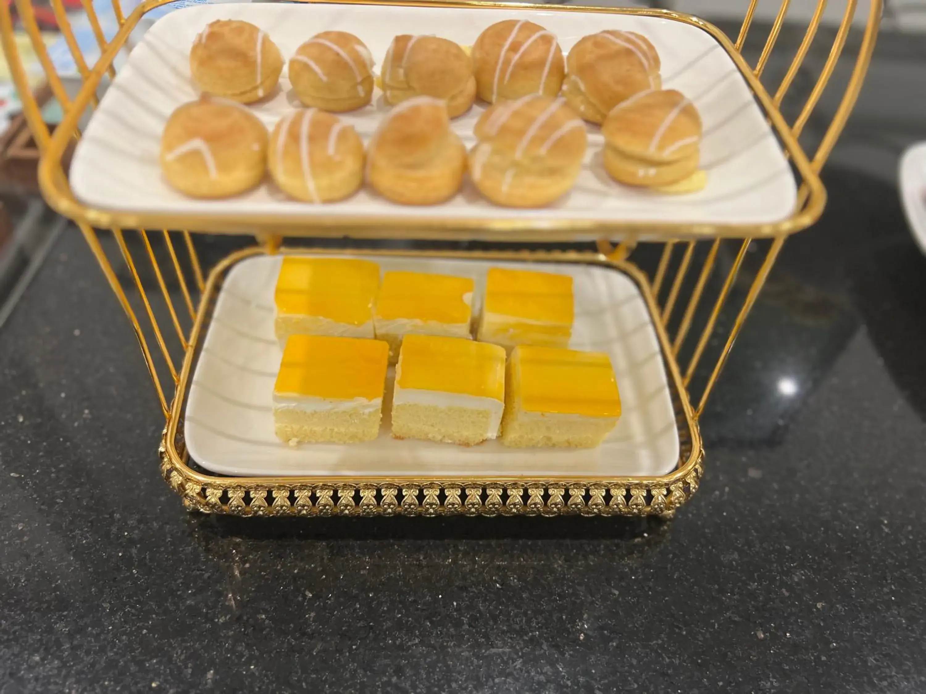 Restaurant/places to eat in Paragon House and Residence Restaurant/places to eat in Paragon House and Residence