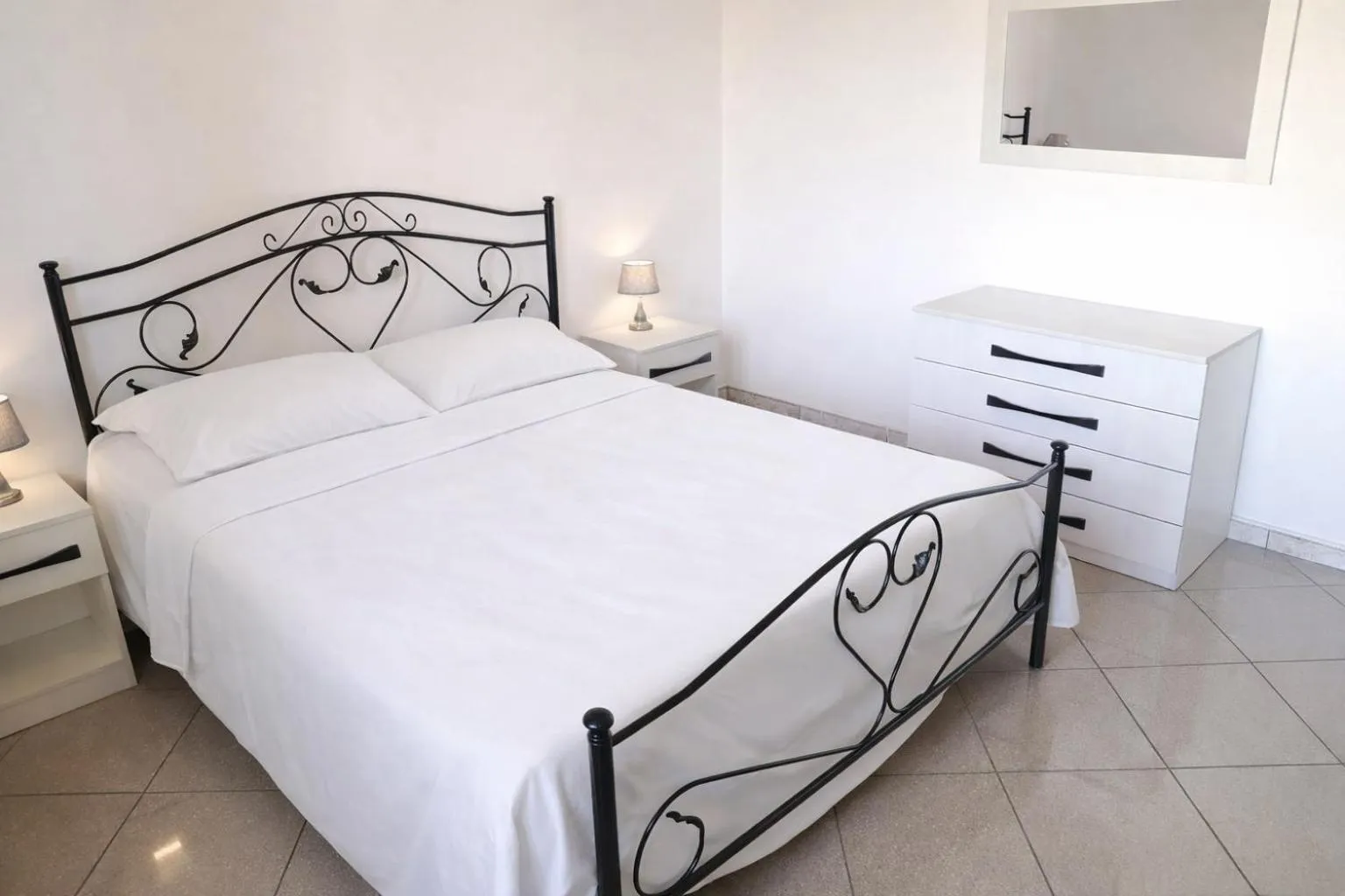 Photo of the whole room, Bed in Residence Ionian Gallipoli