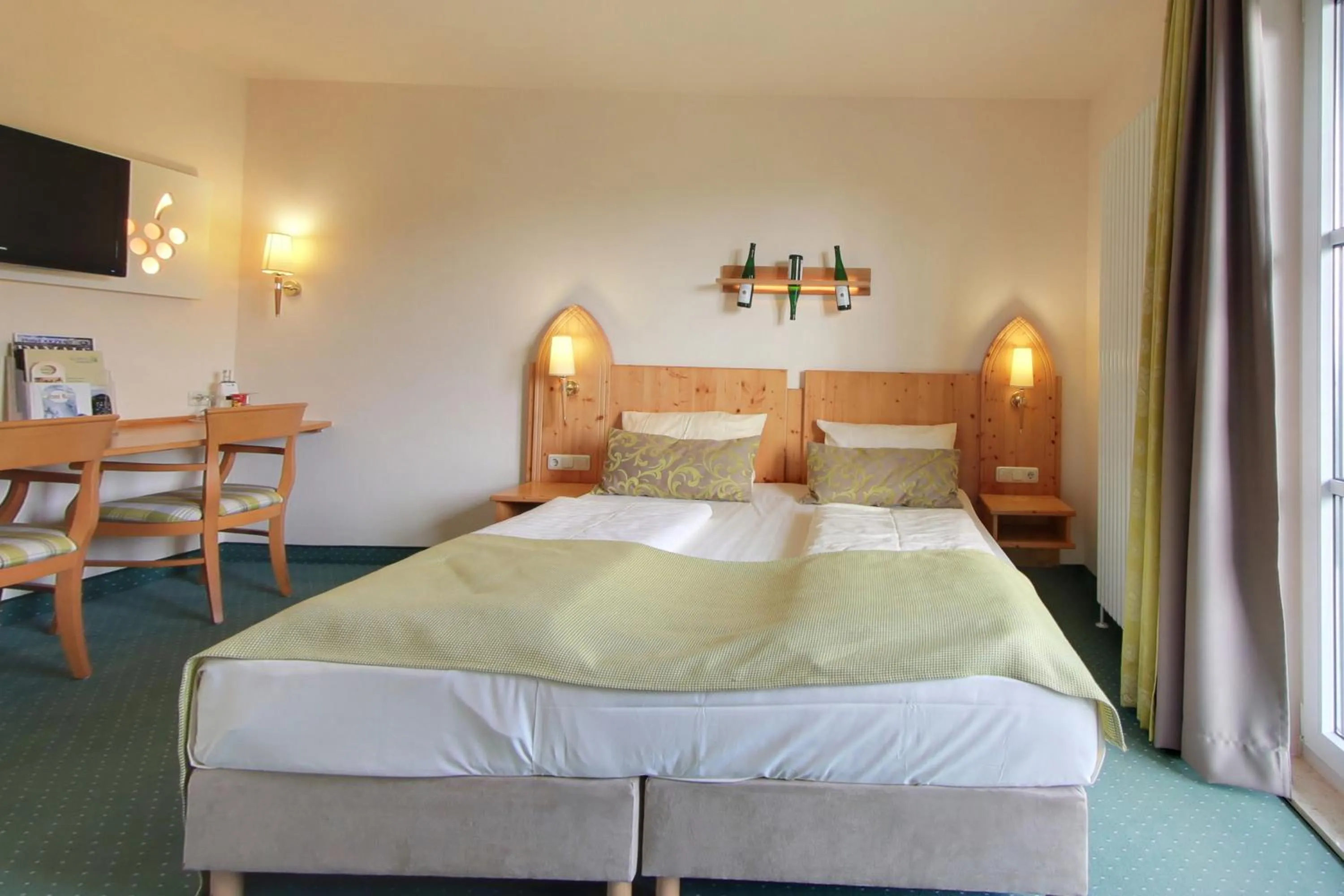 Photo of the whole room, Bed in Akzent Waldhotel Rheingau