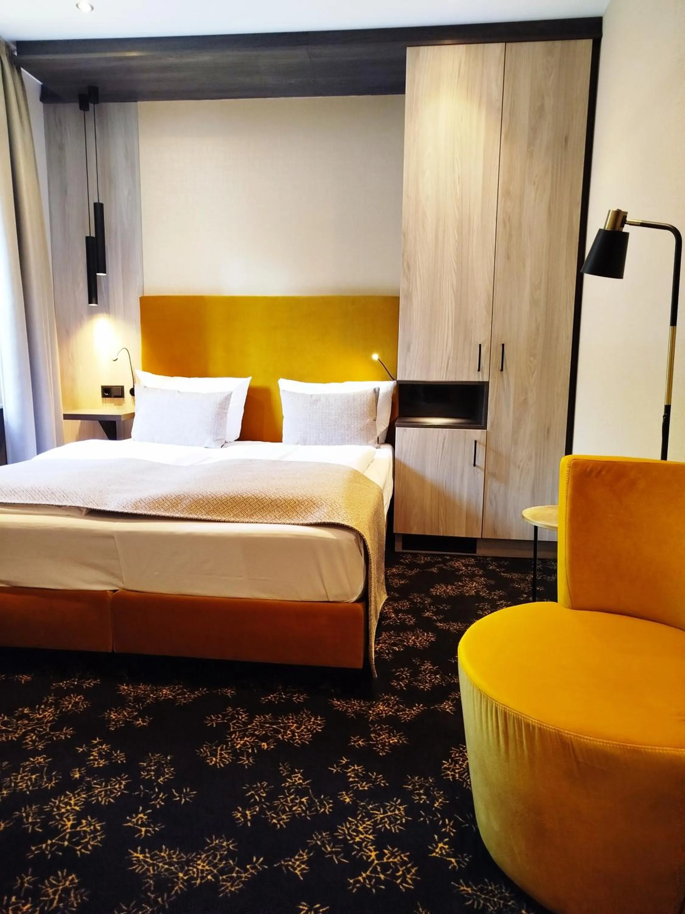 Photo of the whole room, Bed in Akzent Waldhotel Rheingau