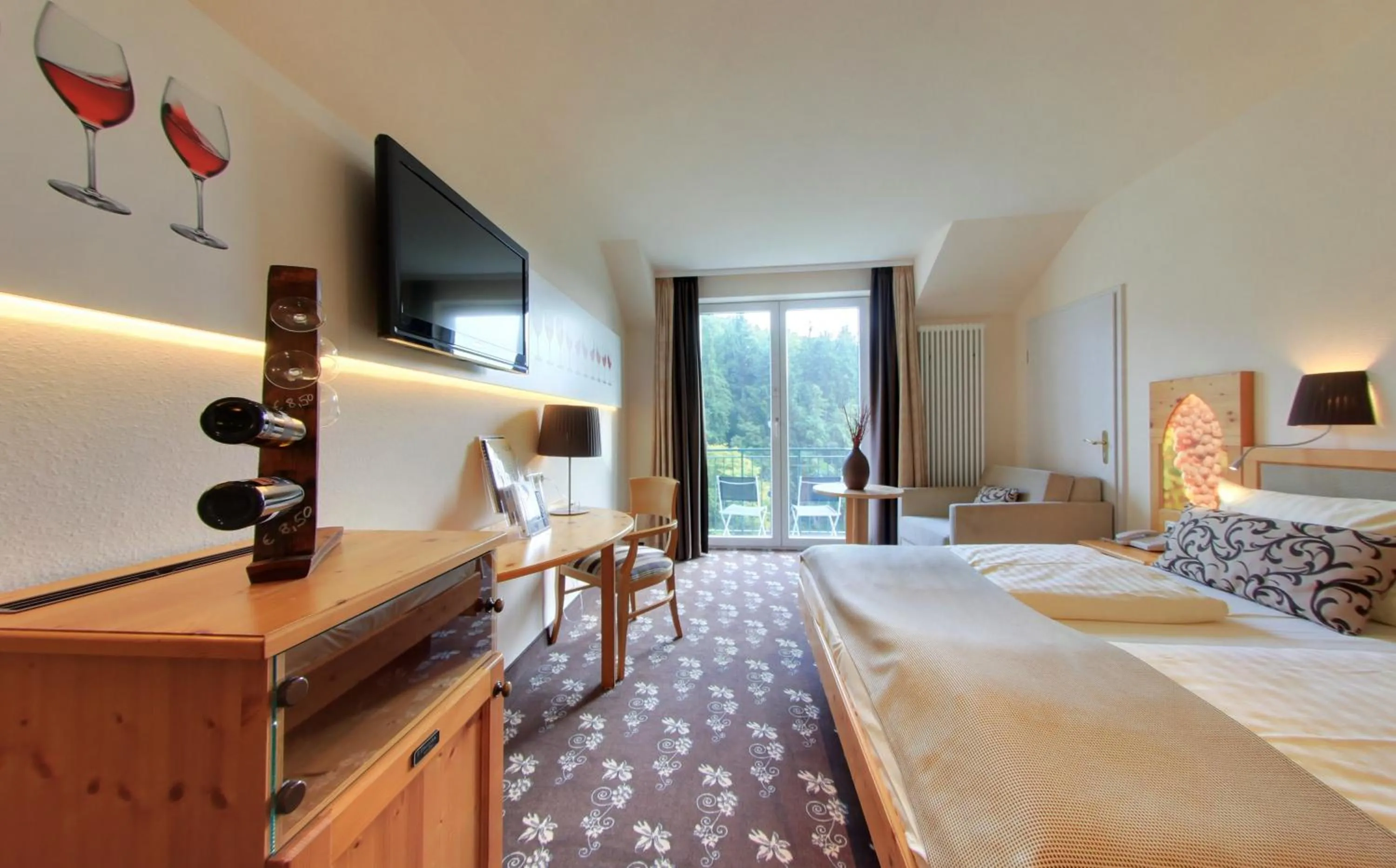 Photo of the whole room, Bed in Akzent Waldhotel Rheingau