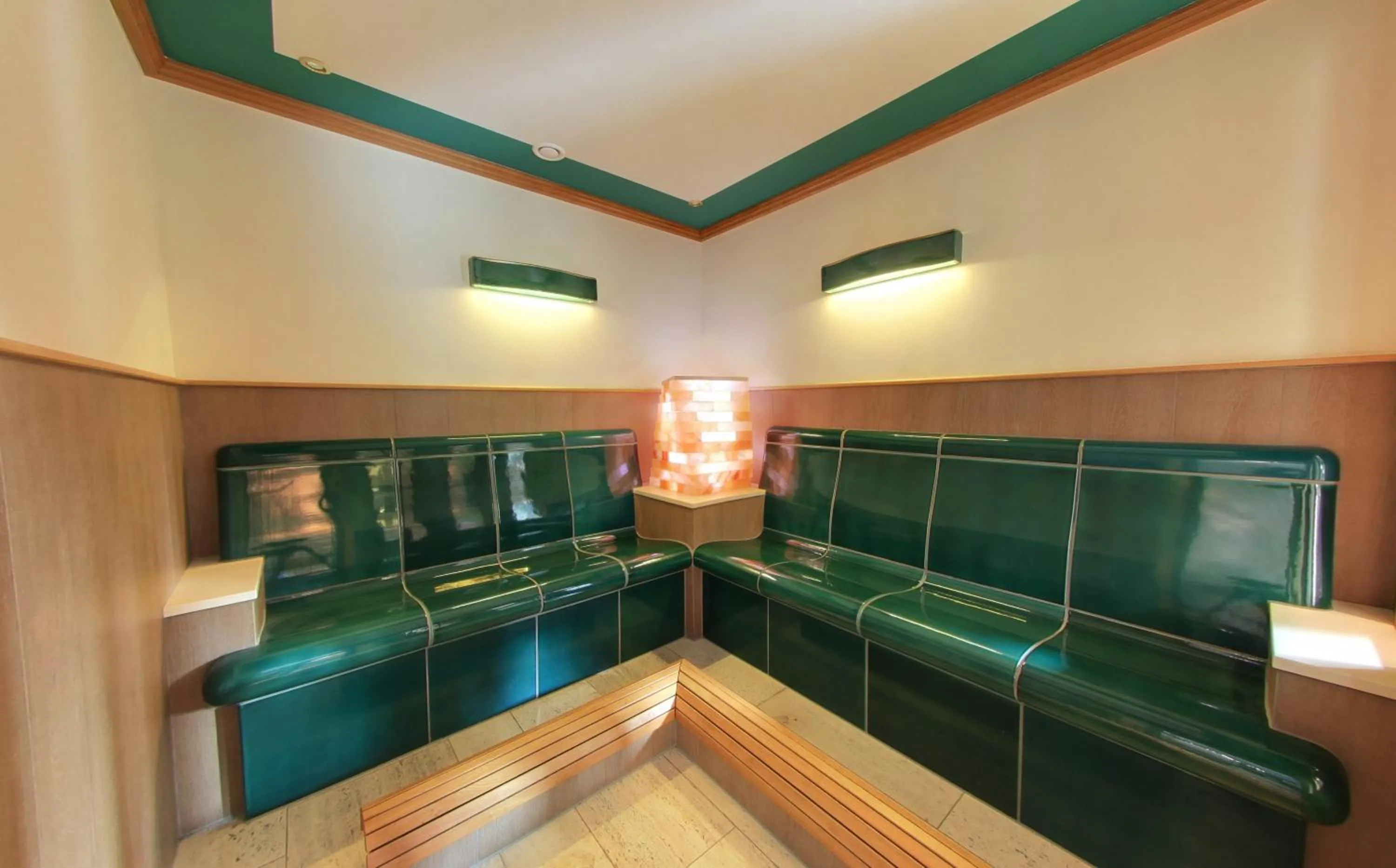 Spa and wellness centre/facilities in Akzent Waldhotel Rheingau