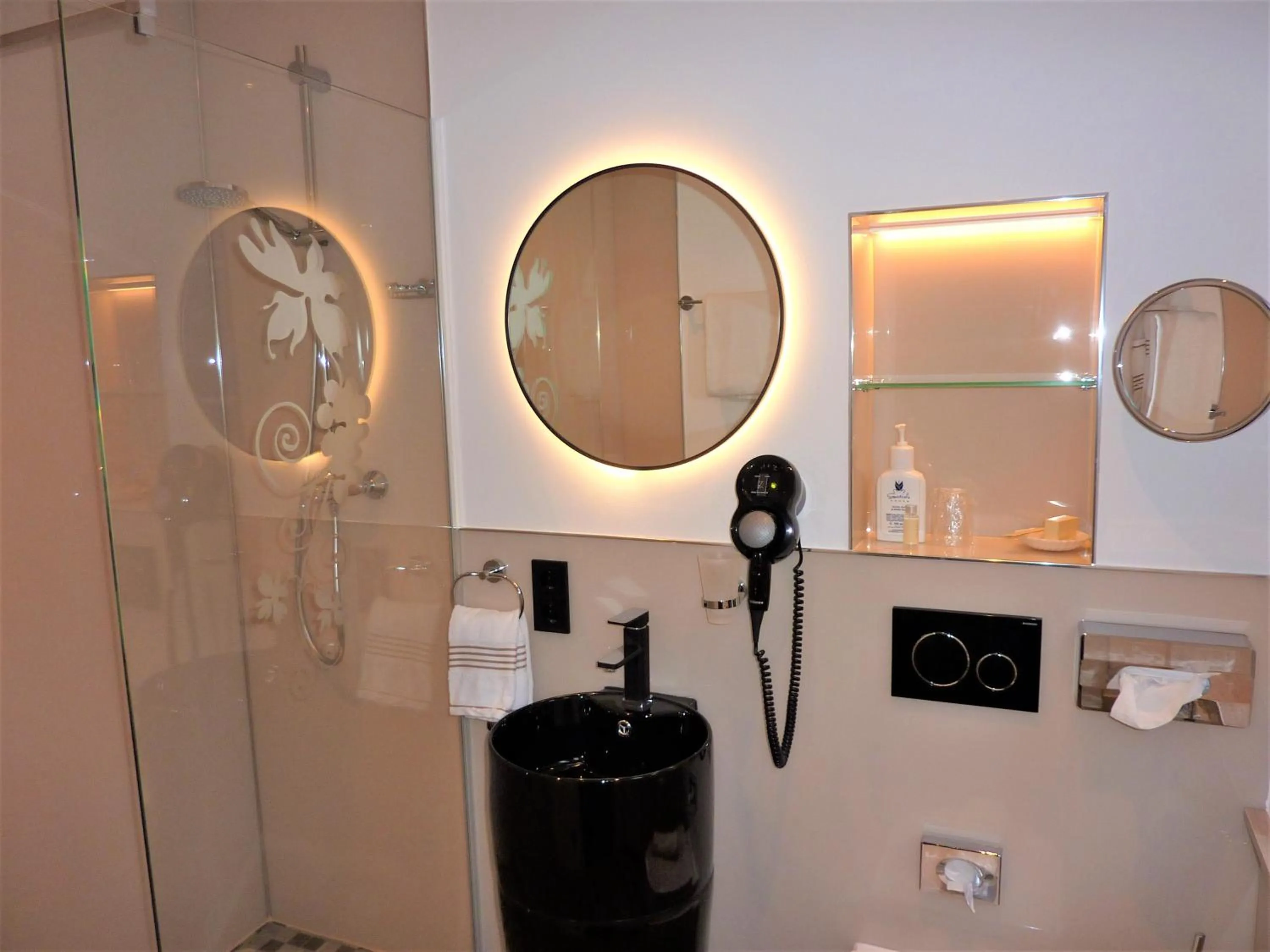 Bathroom in Akzent Waldhotel Rheingau