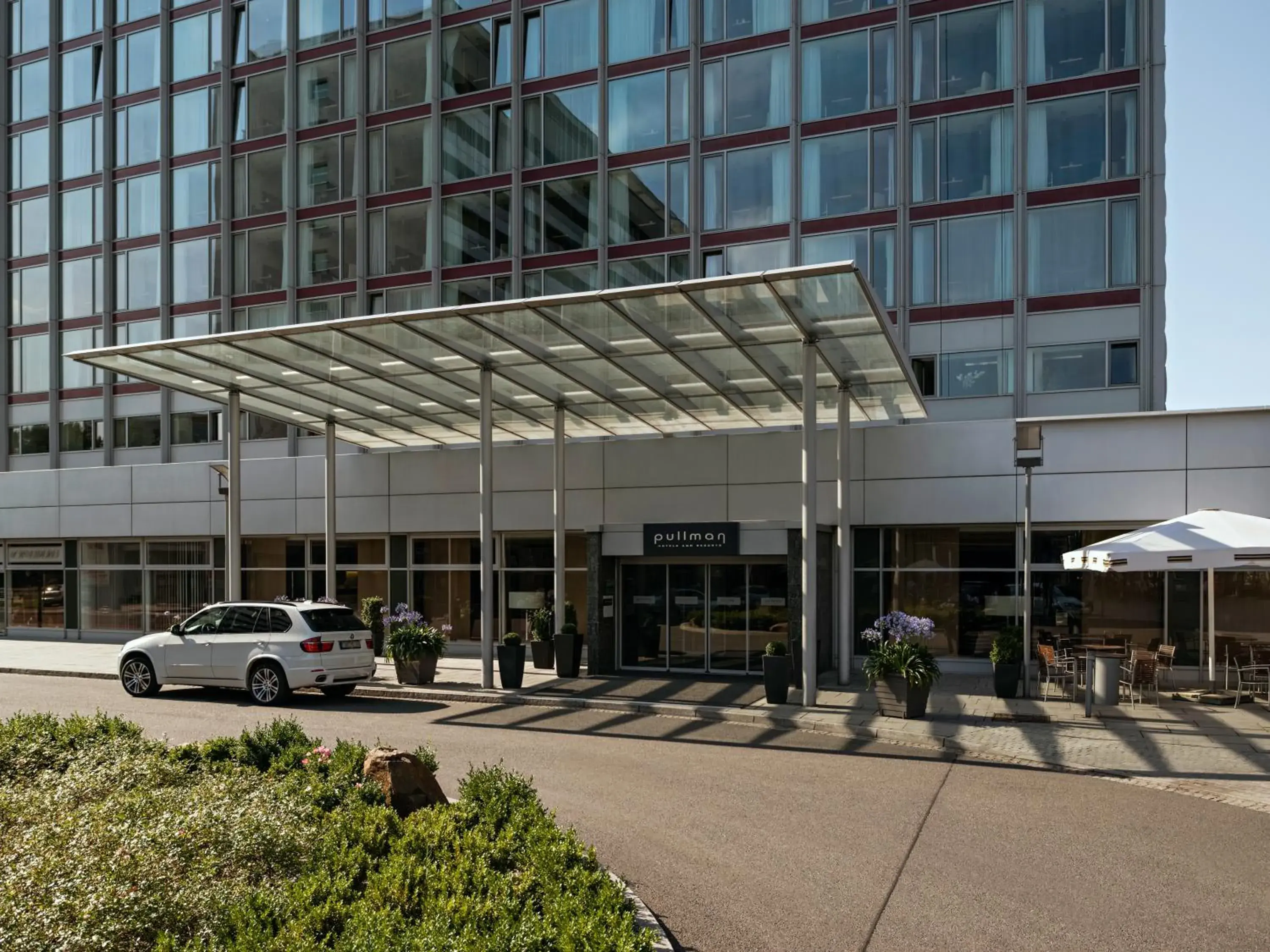 Facade/entrance in Occidental Dresden Newa Facade/entrance in Occidental Dresden Newa