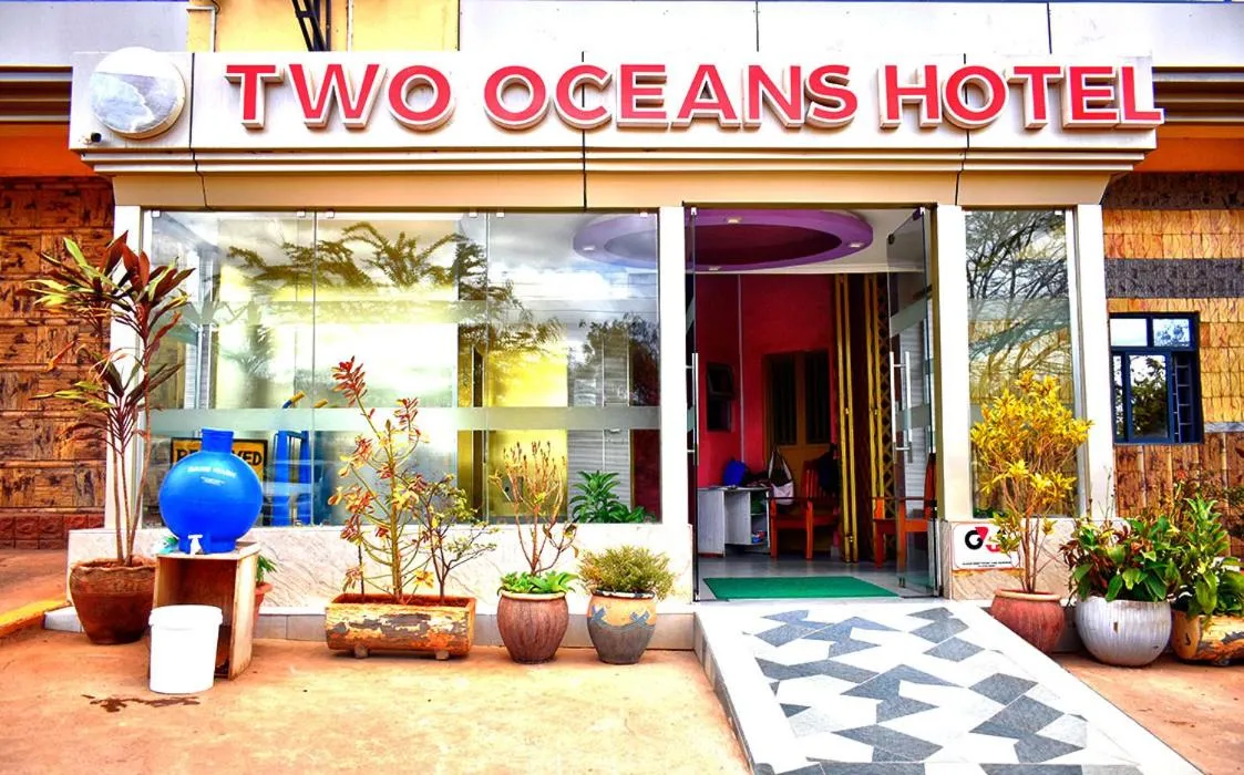 Two Oceans Hotel Voi