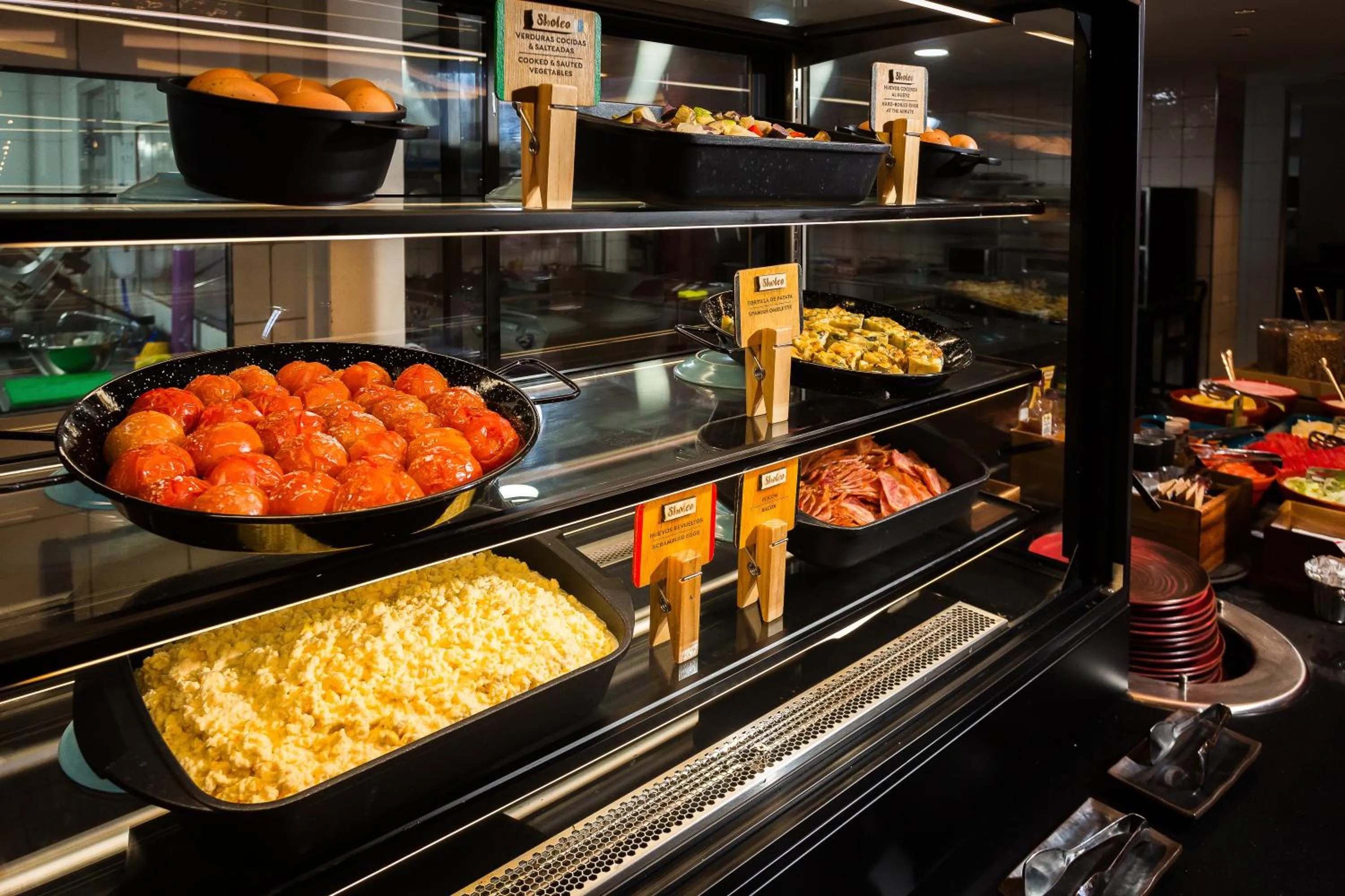 Buffet breakfast in Sholeo Lodges Maspalomas