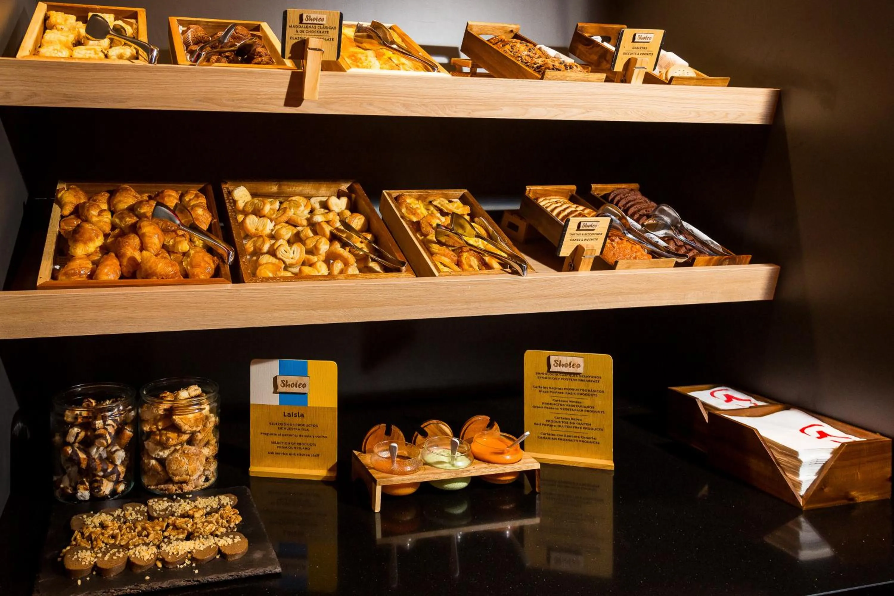Buffet breakfast in Sholeo Lodges Maspalomas