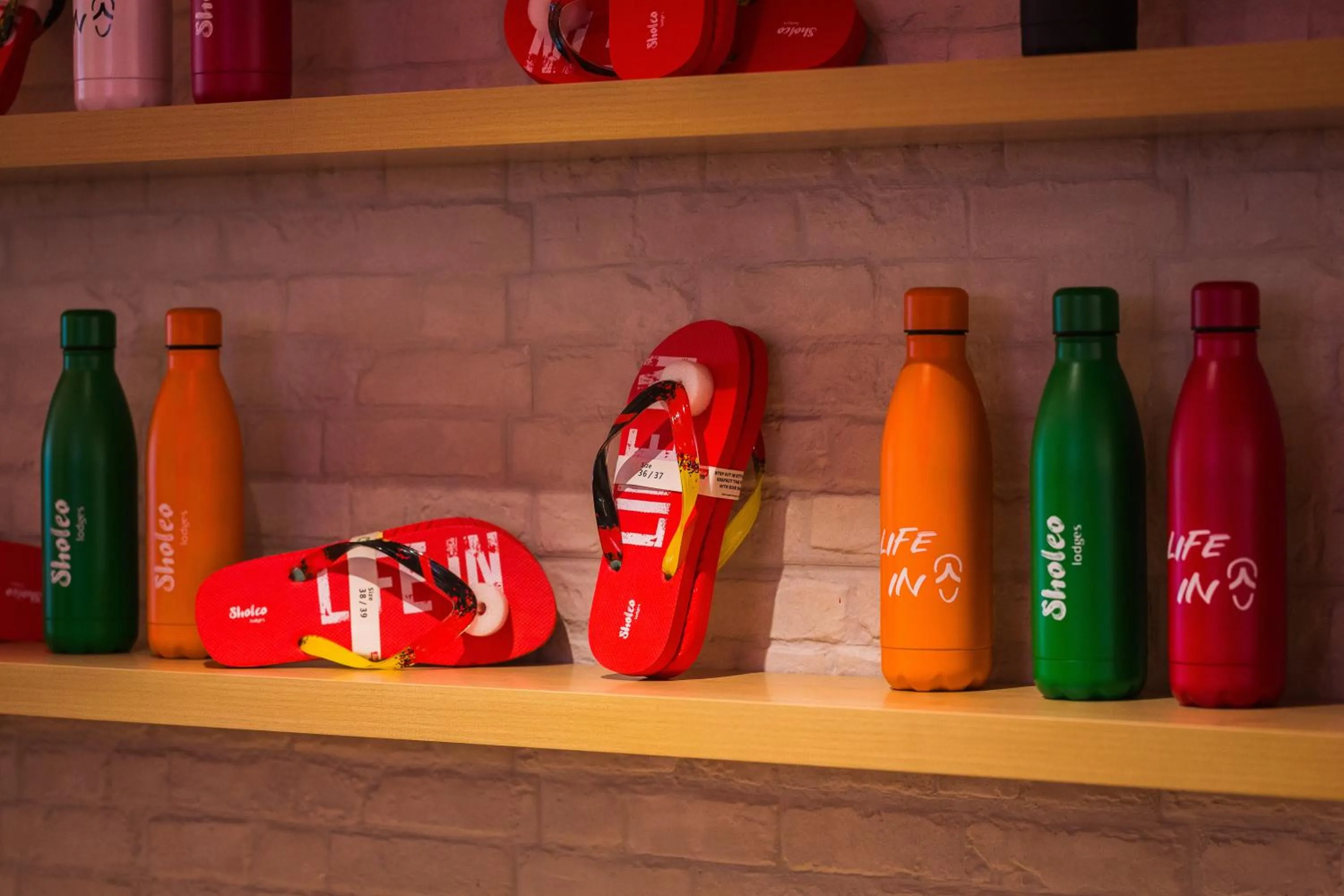 On-site shops in Sholeo Lodges Maspalomas