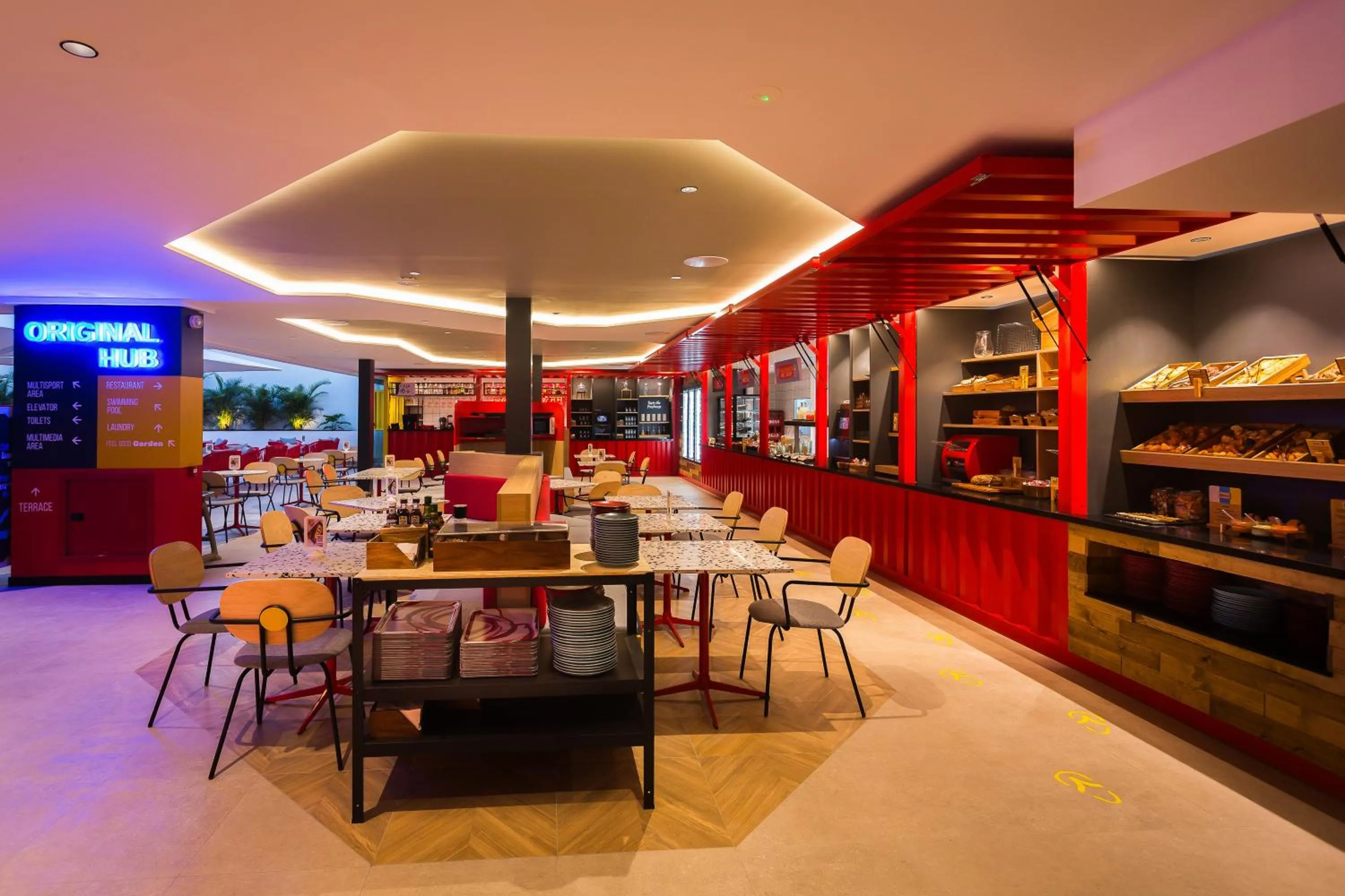 Buffet breakfast in Sholeo Lodges Maspalomas