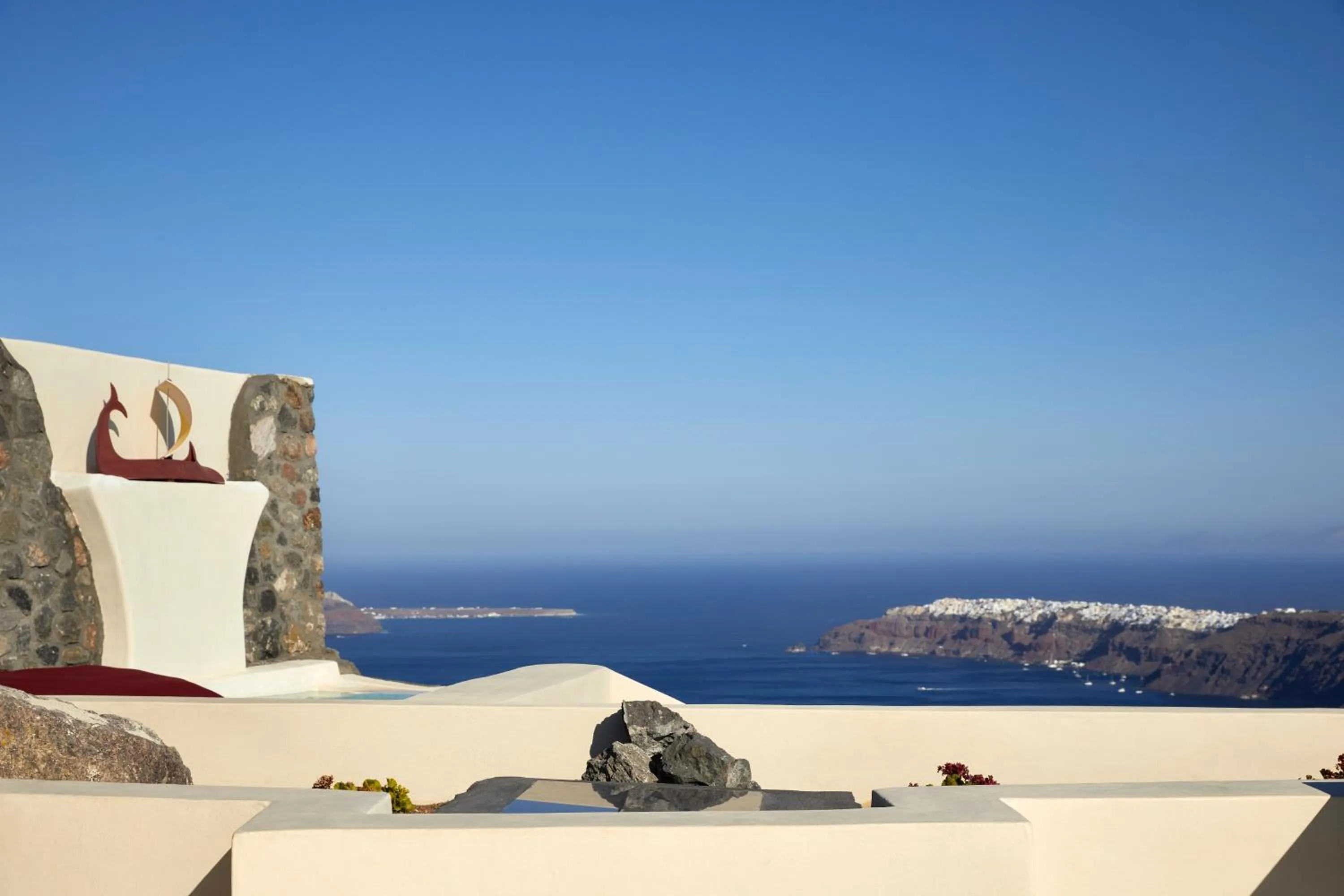 Pool view in White Pearl Cavalieri