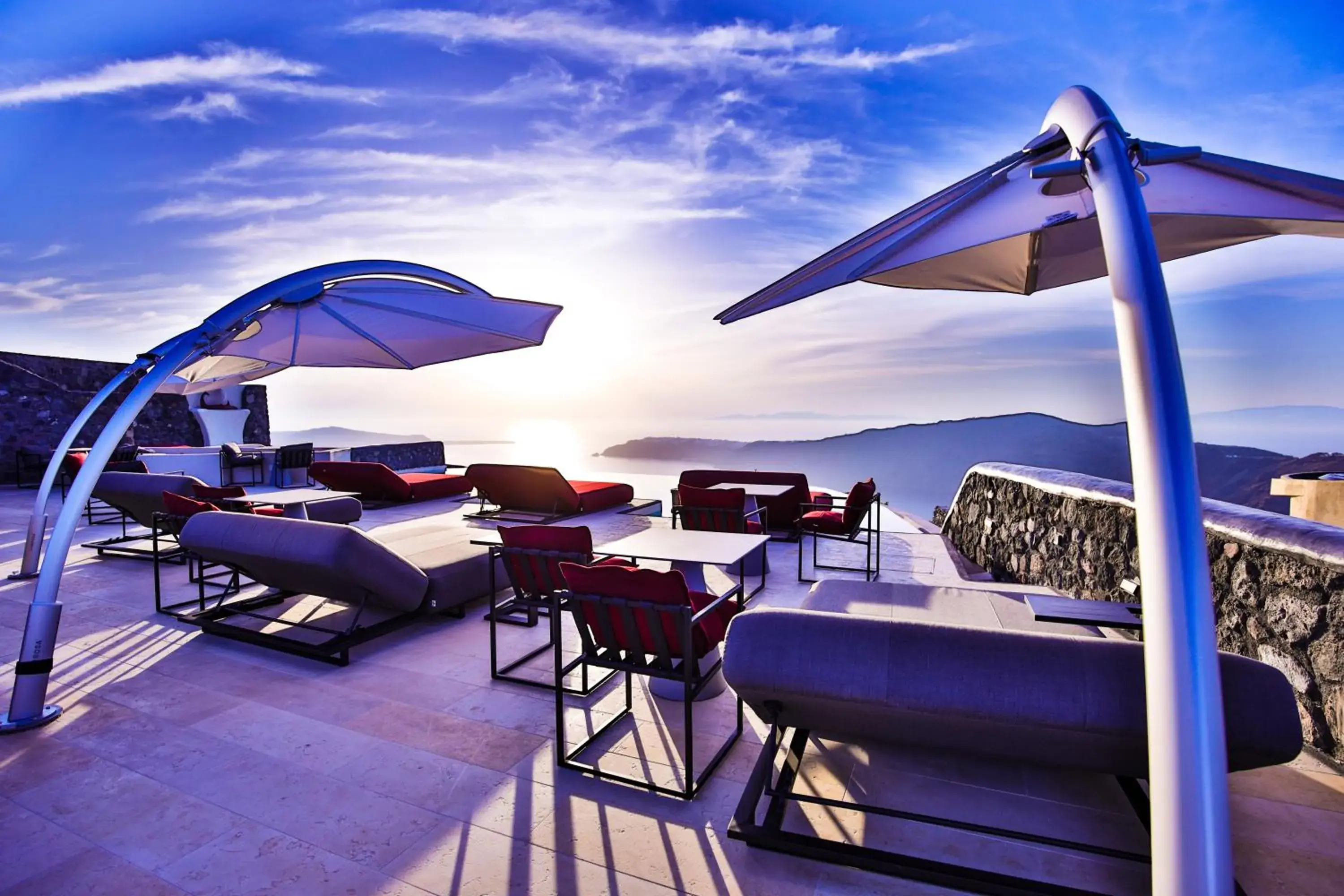 Lounge or bar in White Pearl Cavalieri Lounge or bar in White Pearl Cavalieri