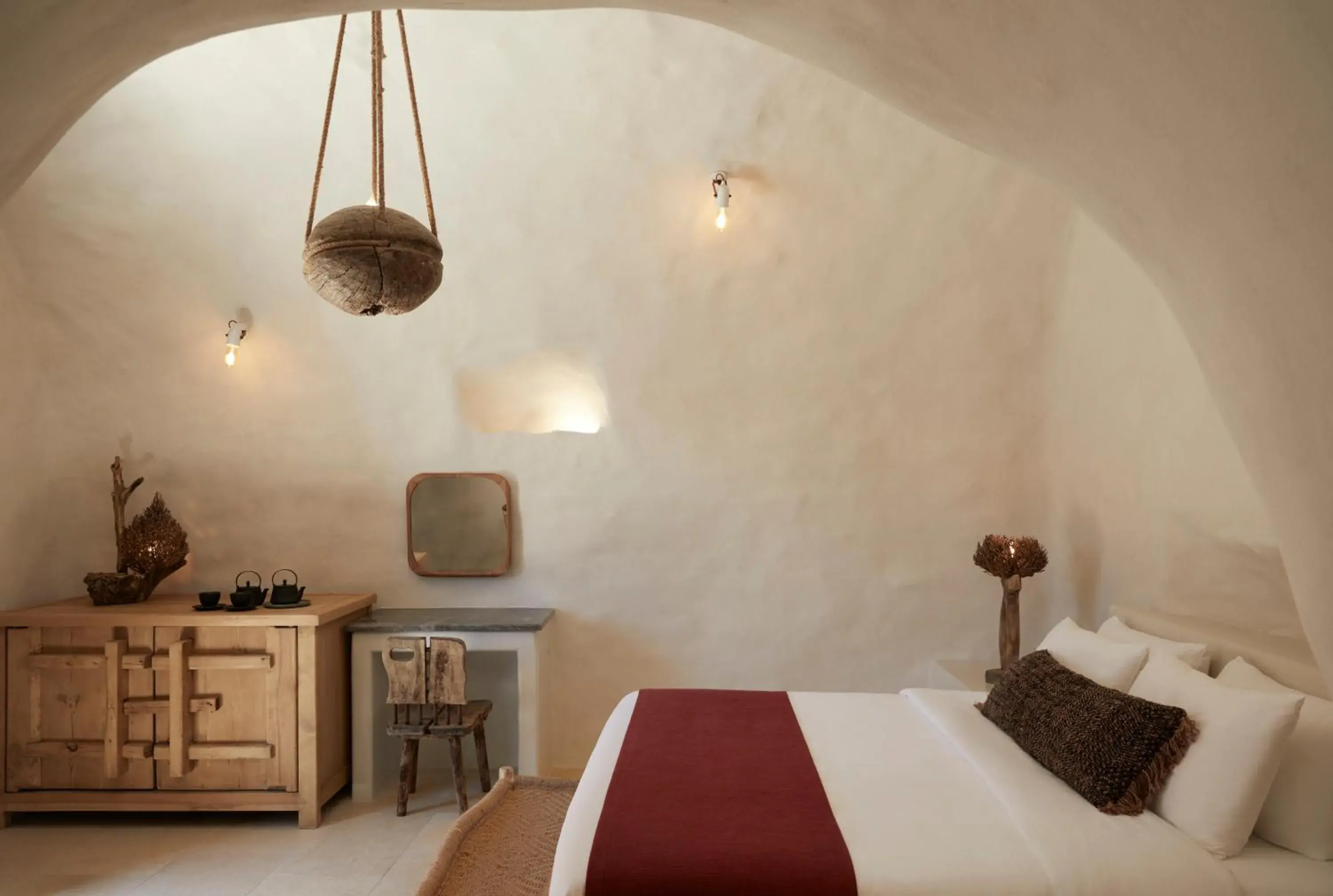 Bed in White Pearl Cavalieri Bed in White Pearl Cavalieri