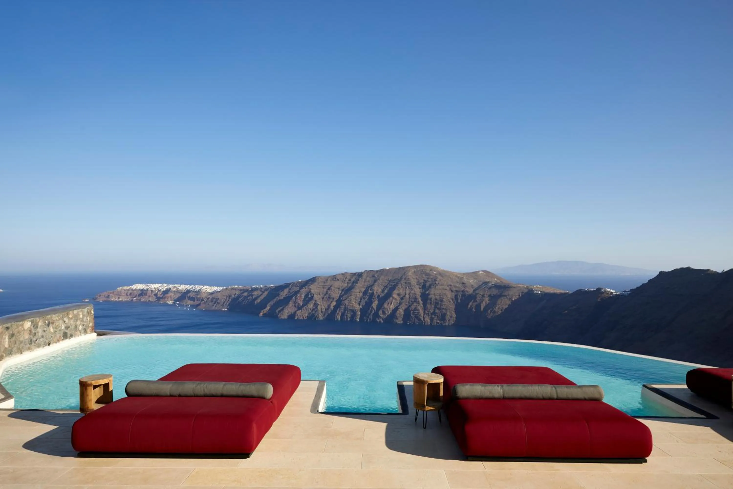 Pool view in White Pearl Cavalieri