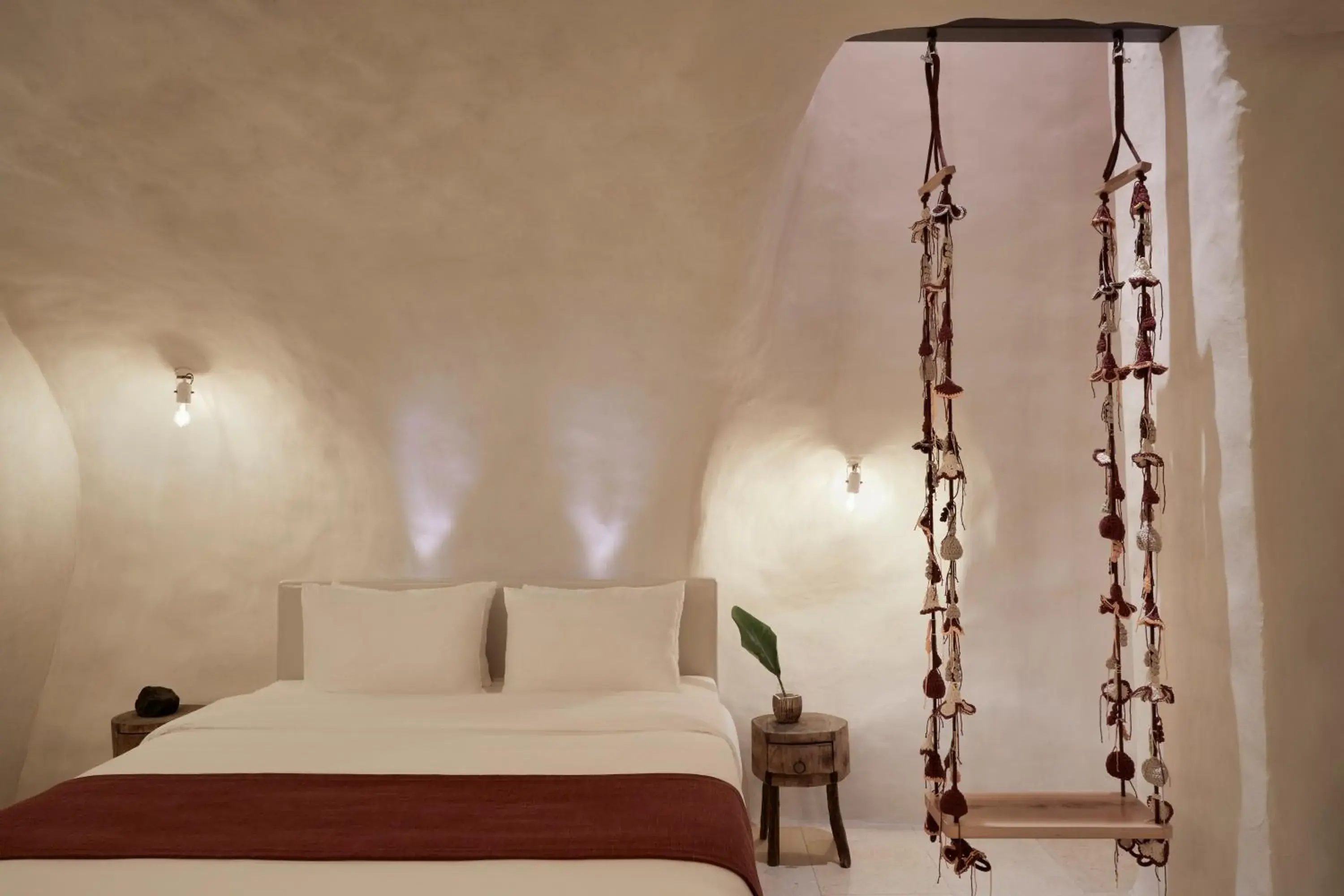 Bed in White Pearl Cavalieri Bed in White Pearl Cavalieri