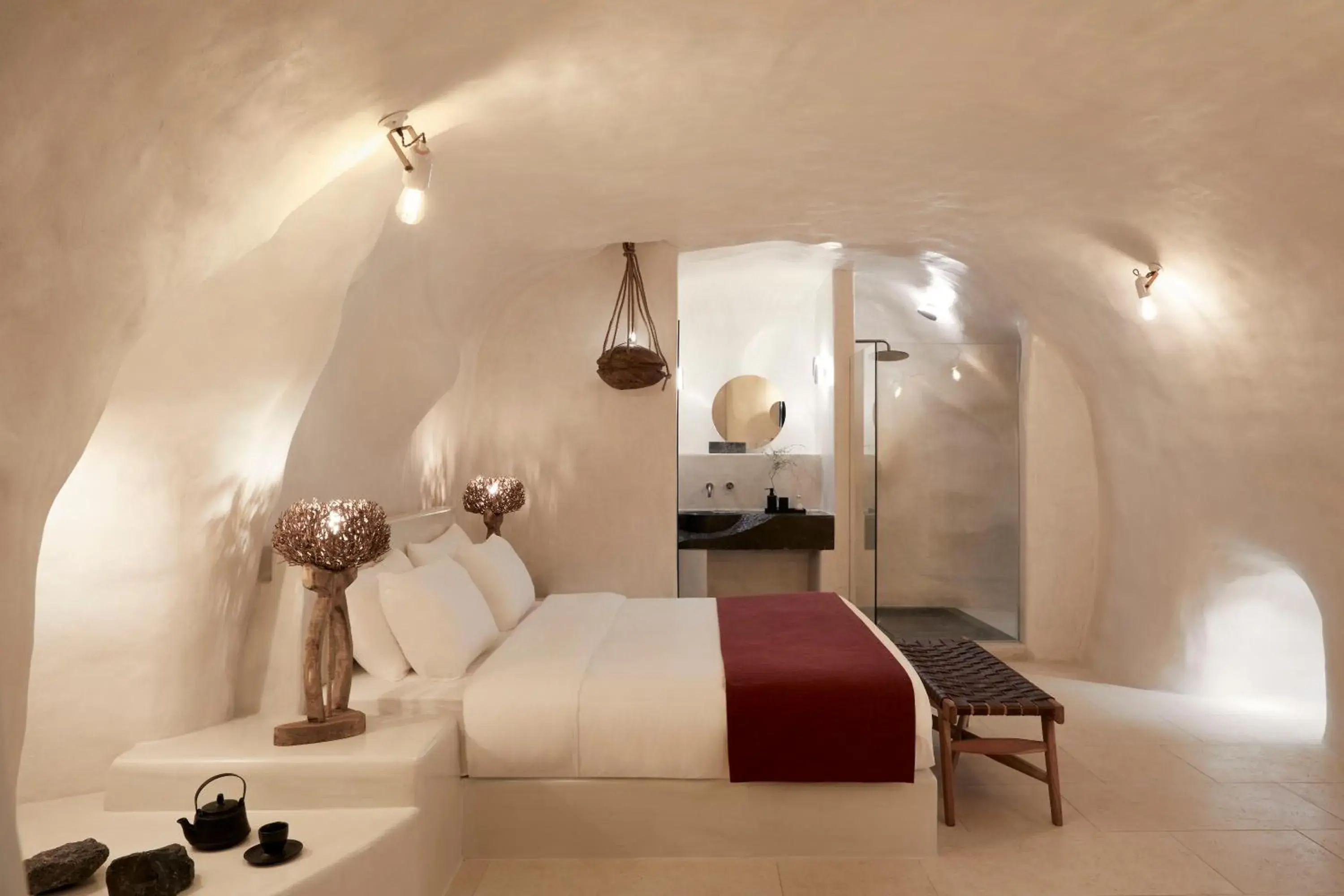 Bedroom, Bed in White Pearl Cavalieri Bedroom, Bed in White Pearl Cavalieri