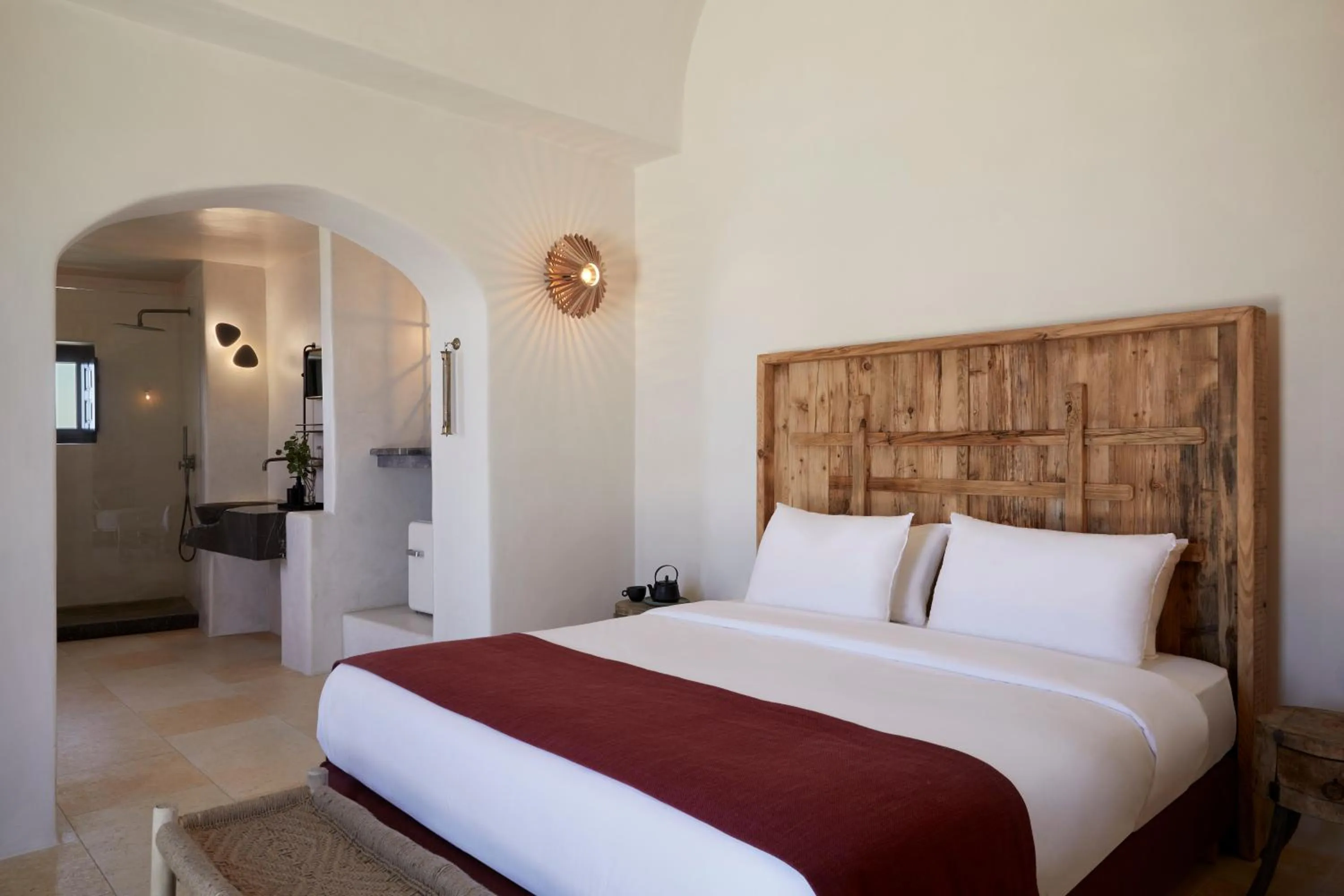 Bed in White Pearl Cavalieri