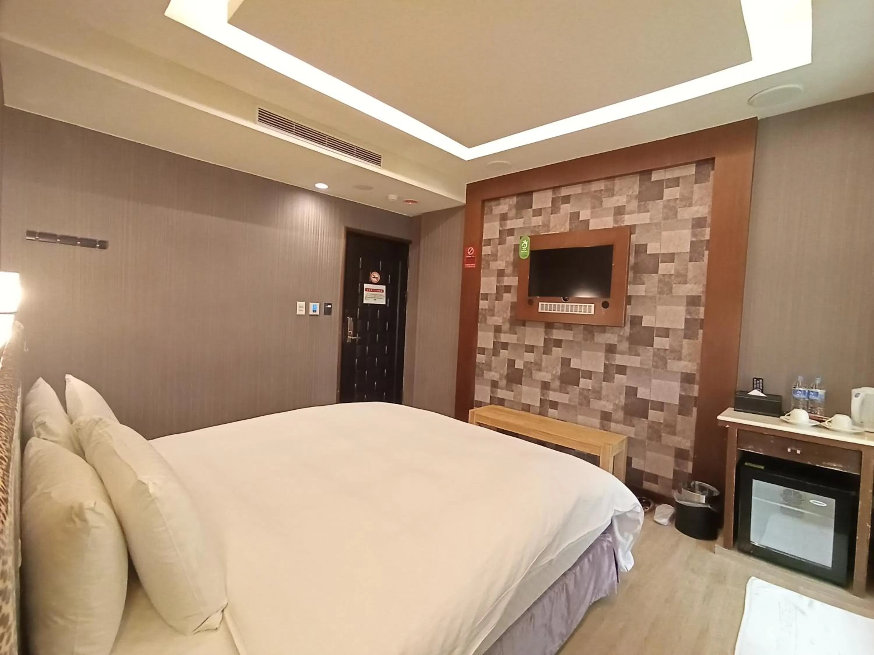 Bed in Jin Yong Quan Spa Hotspring Resort