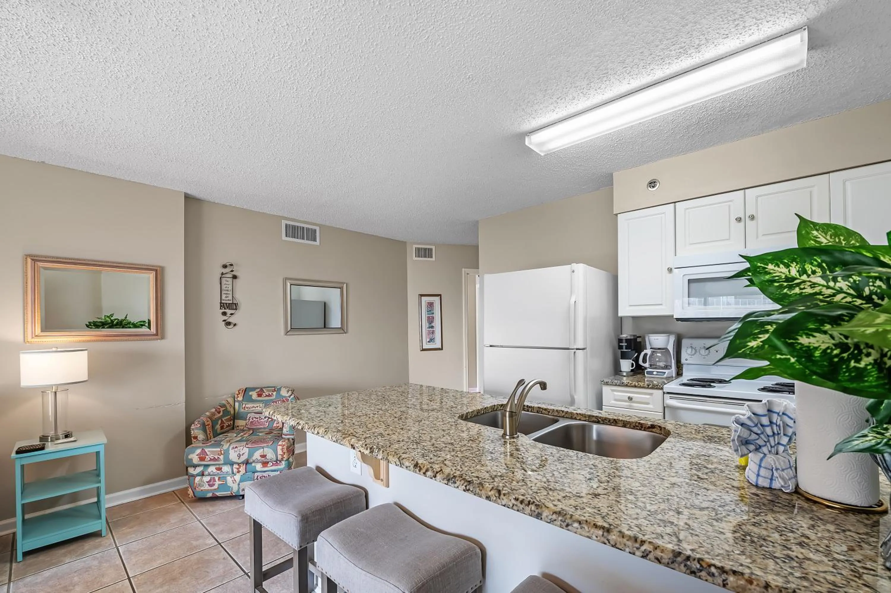 Kitchen or kitchenette in Tradewinds 307