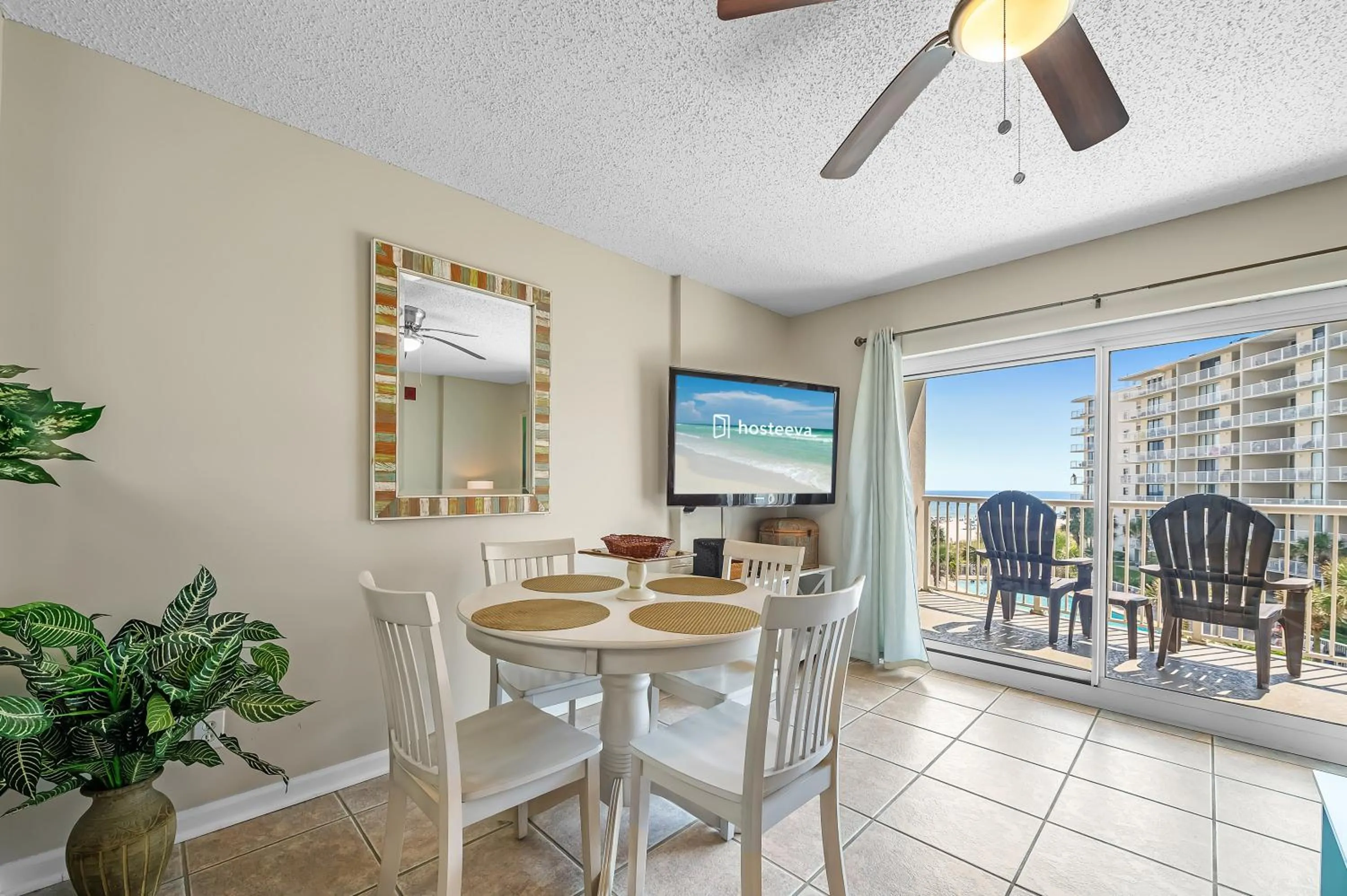Dining area in Tradewinds 307