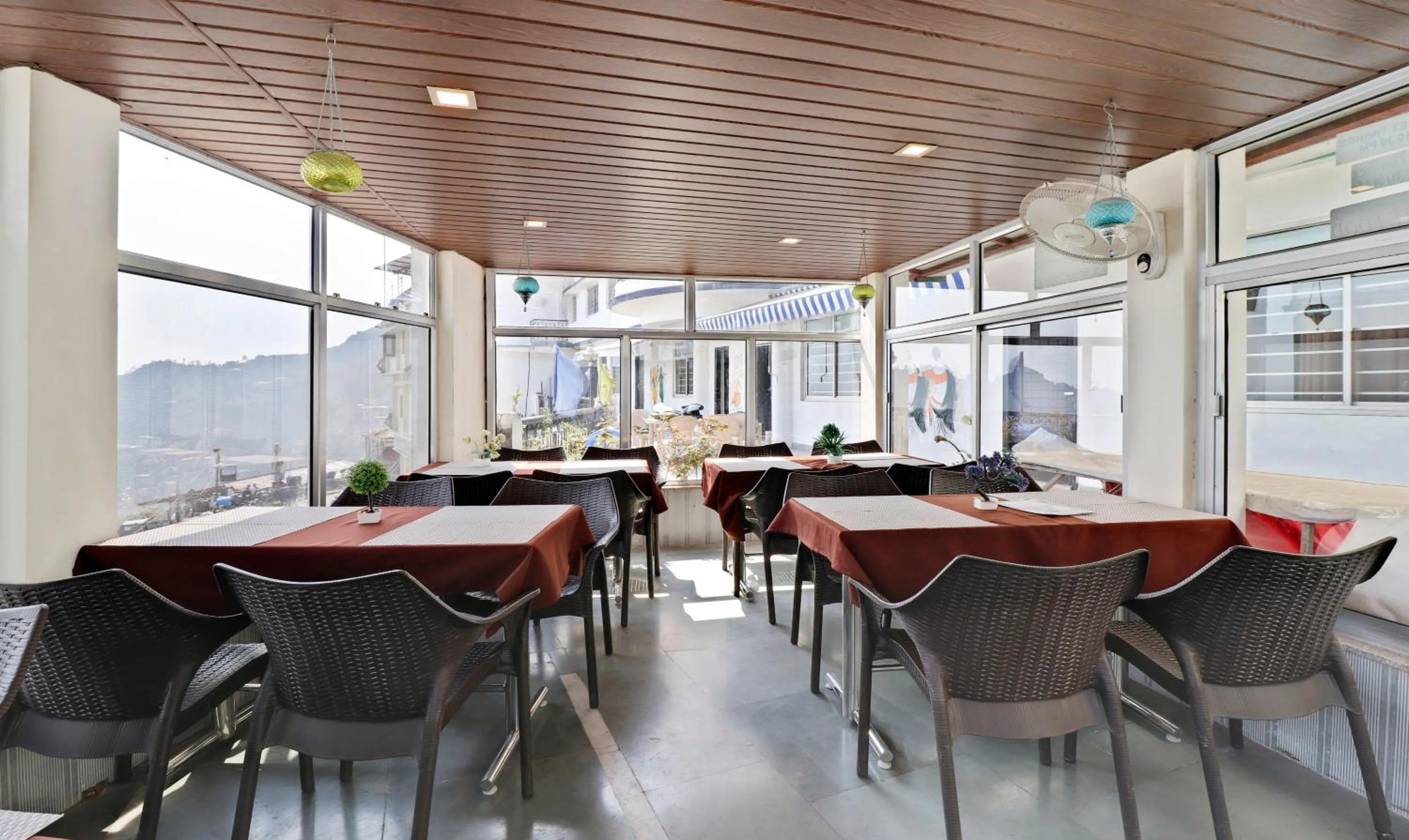 Restaurant/places to eat in Treebo Mayur, Mall Road