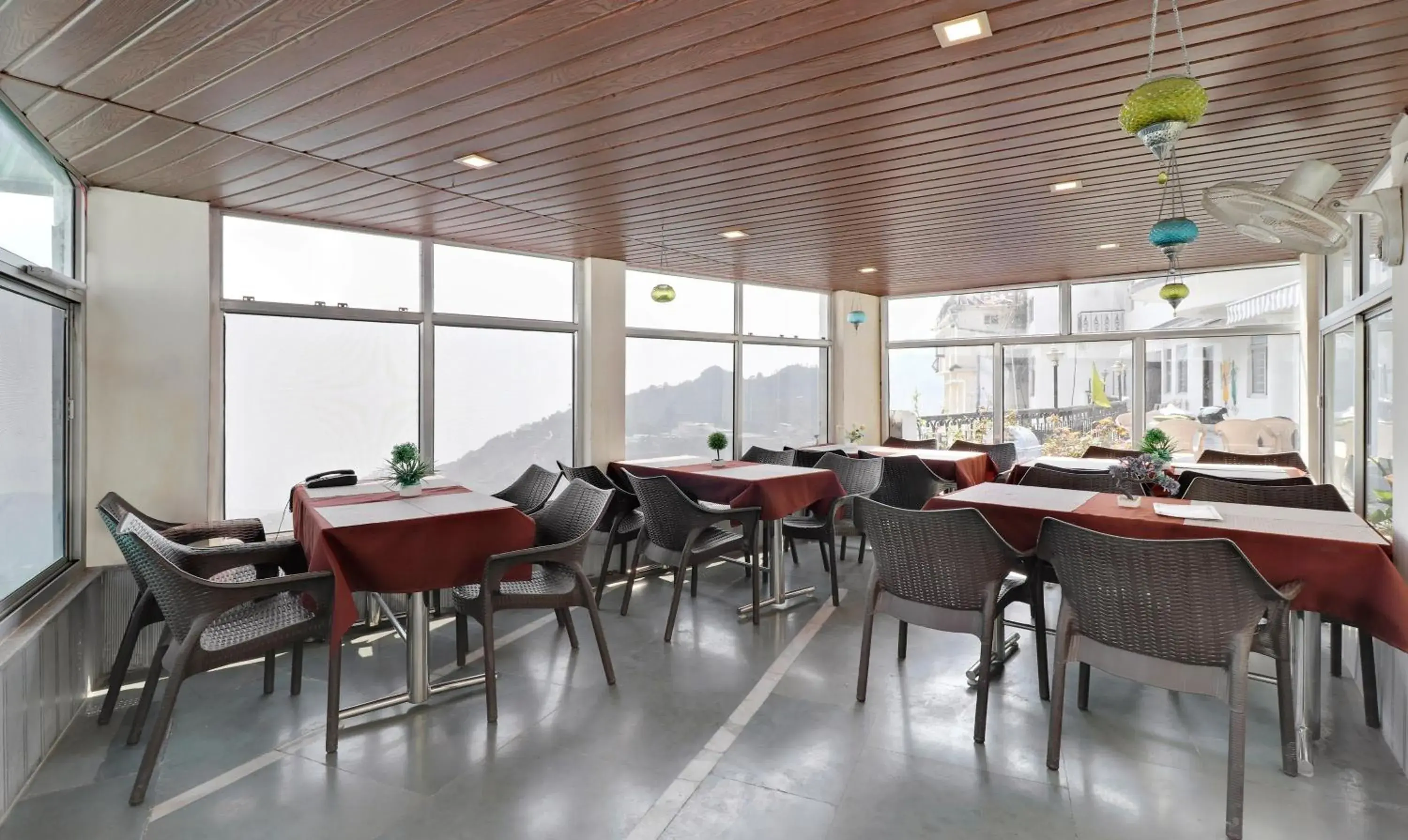 Restaurant/places to eat in Treebo Mayur, Mall Road Restaurant/places to eat in Treebo Mayur, Mall Road