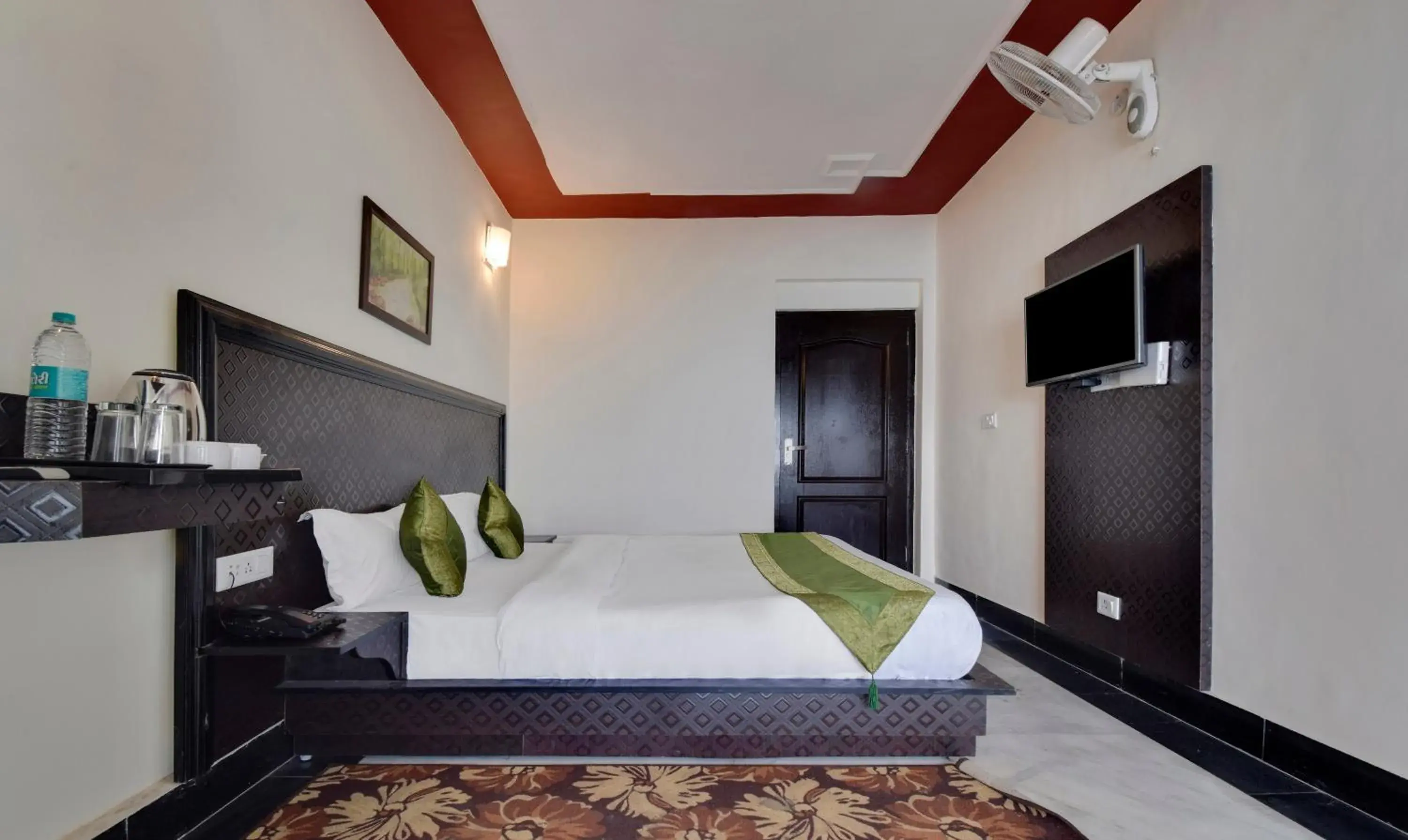 Bedroom, Bed in Treebo Mayur, Mall Road Bedroom, Bed in Treebo Mayur, Mall Road