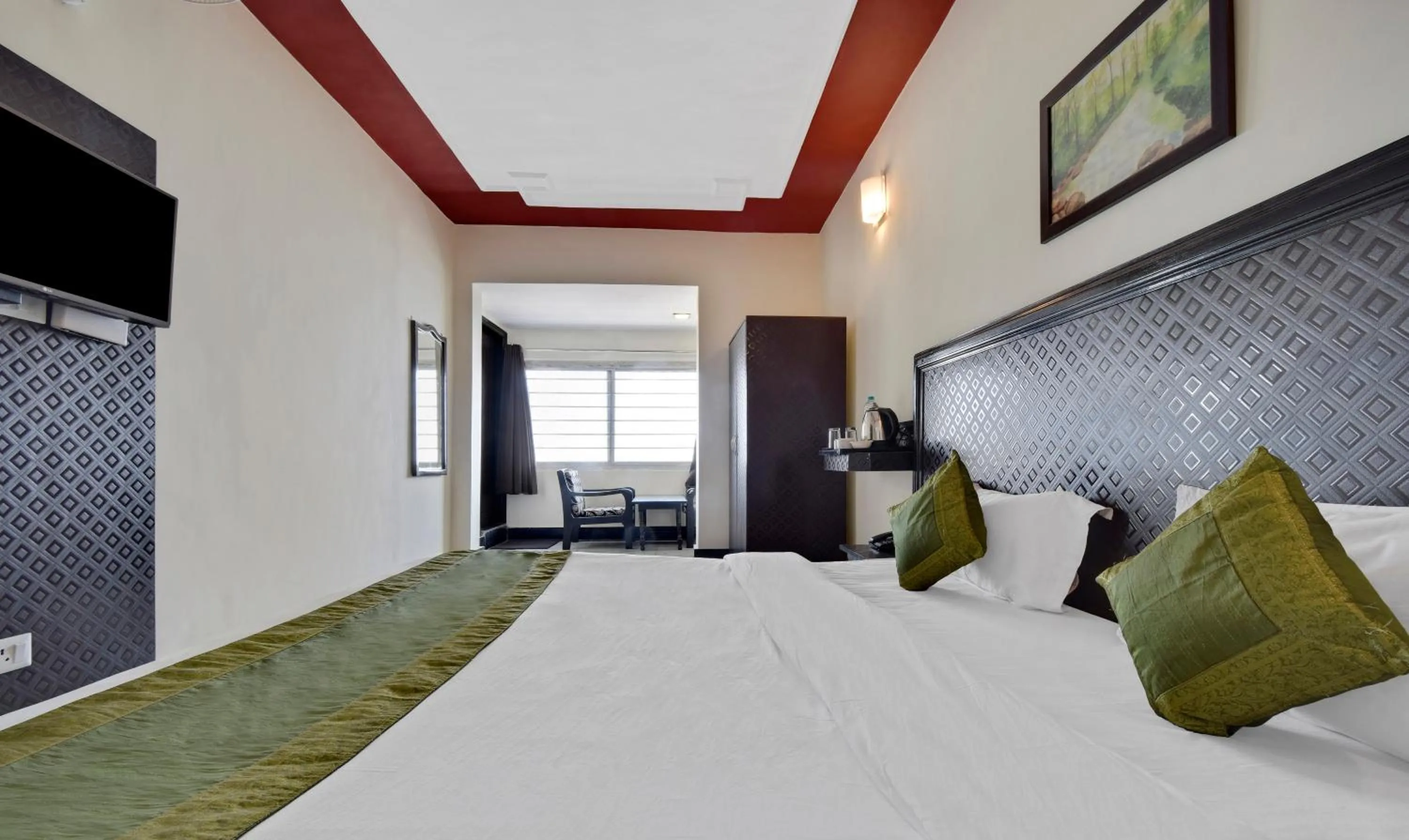 Bedroom, Bed in Treebo Mayur, Mall Road