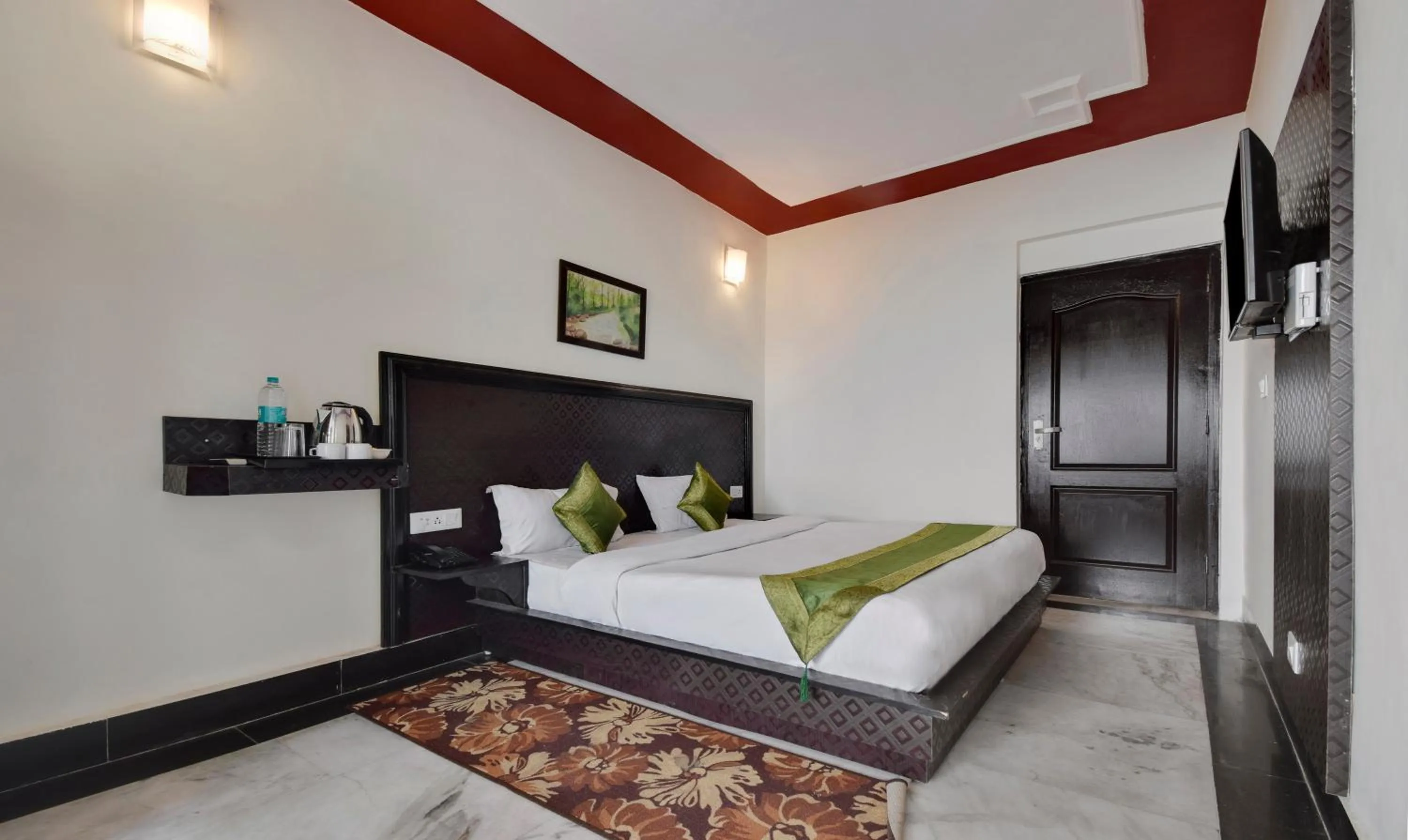 Bedroom, Bed in Treebo Mayur, Mall Road