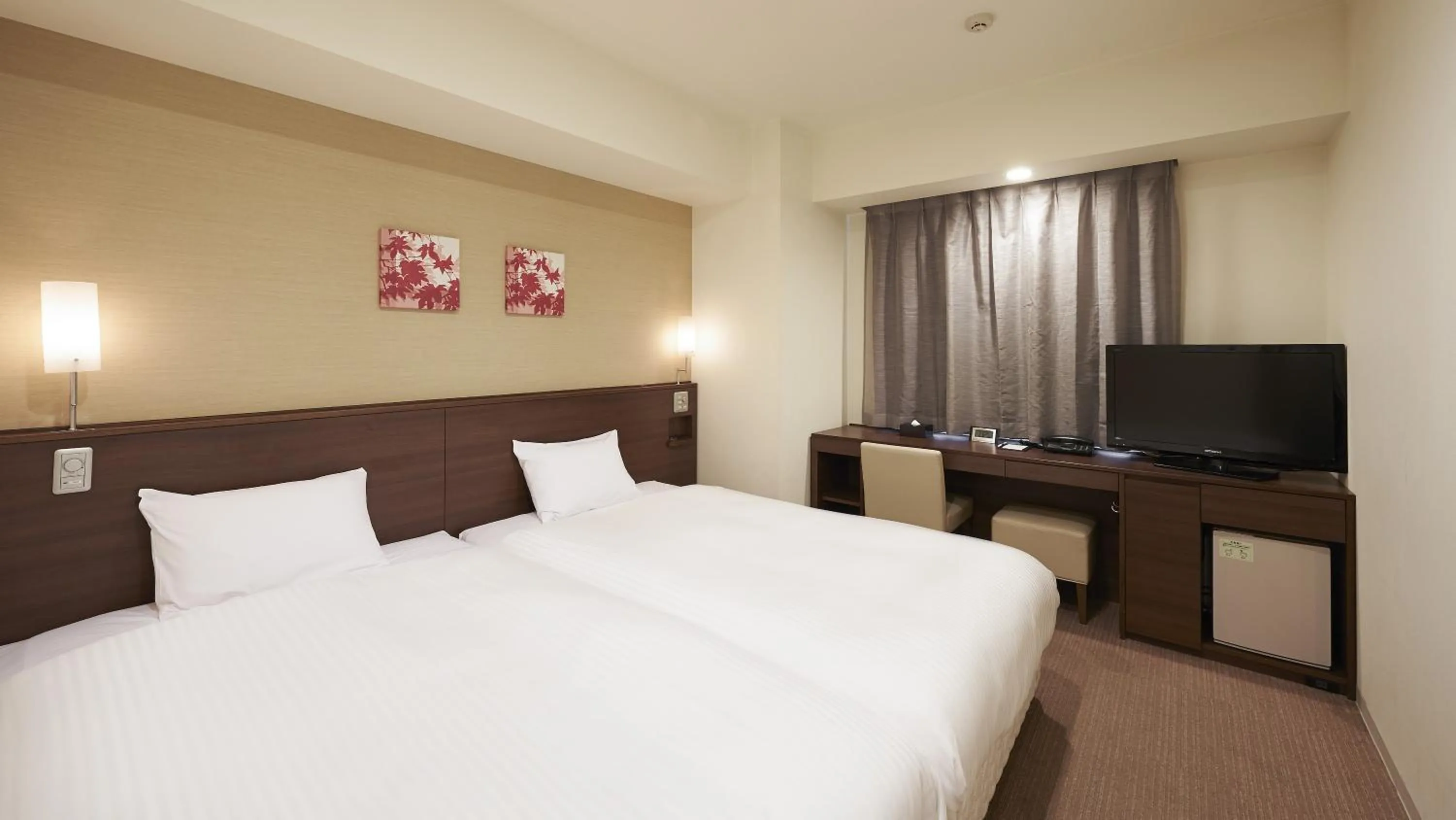 Bed in Sotetsu Fresa Inn Chiba Kashiwa