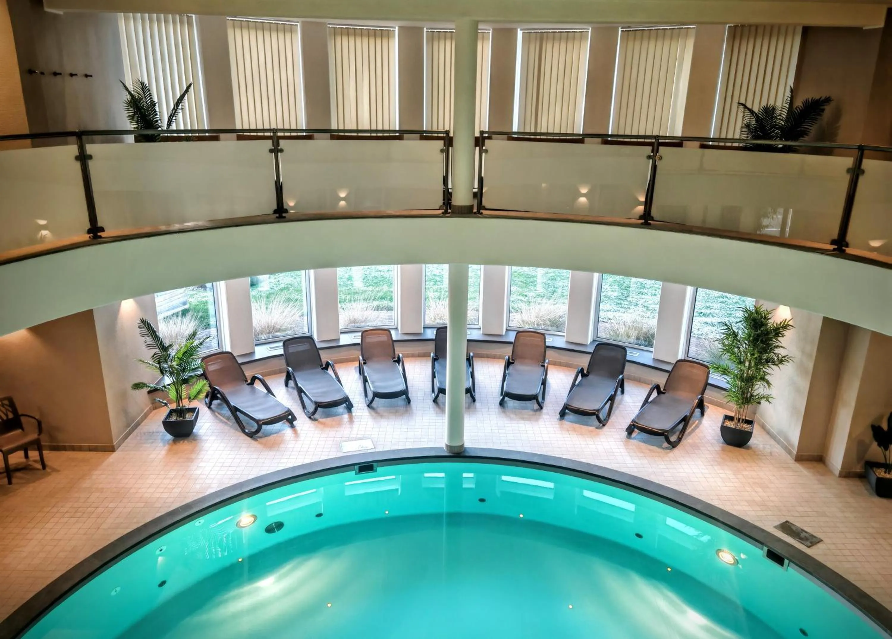 Swimming pool in Hotel Ostfriesen Hof