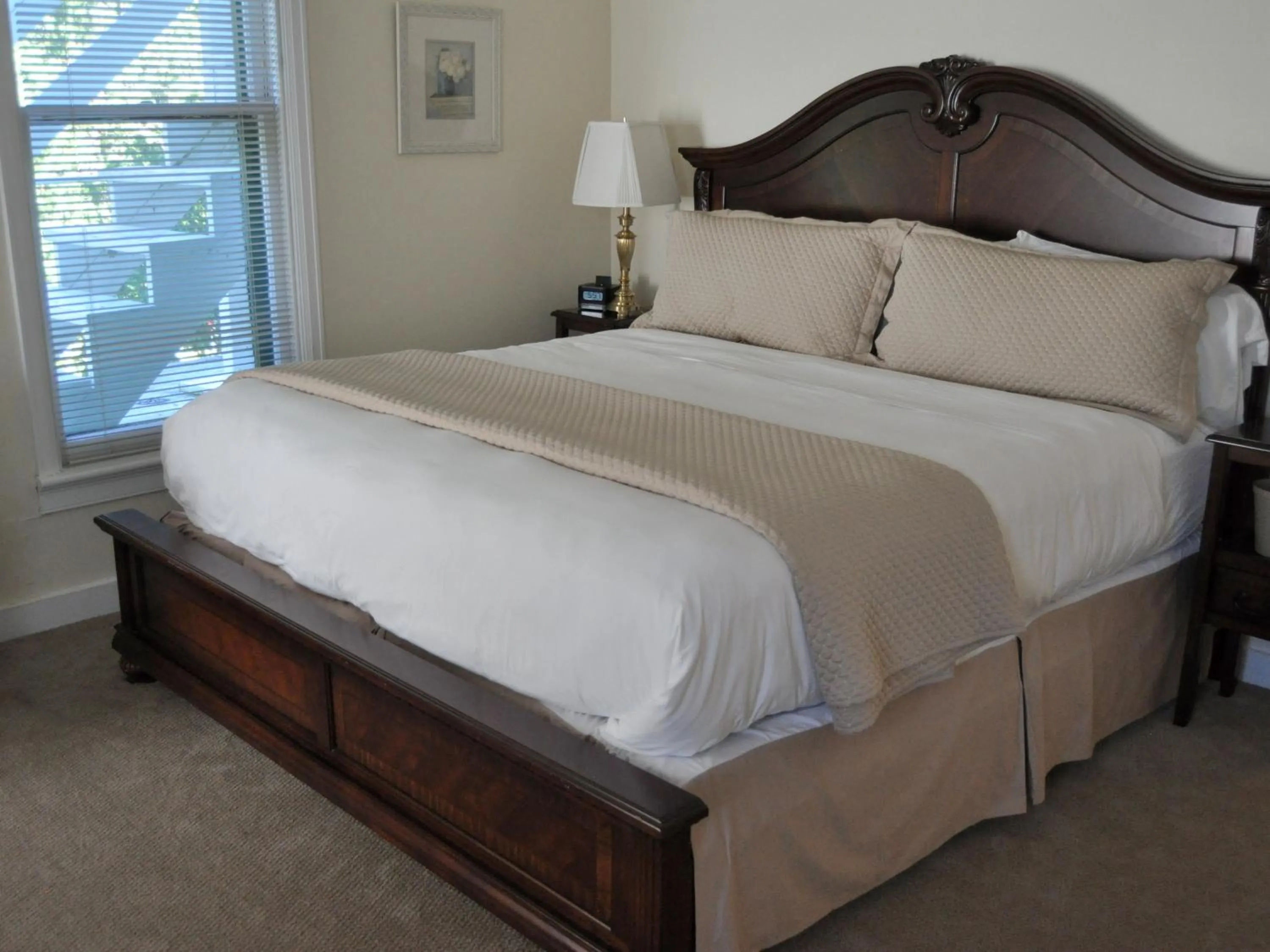Bedroom, Bed in Anne's Washington Inn