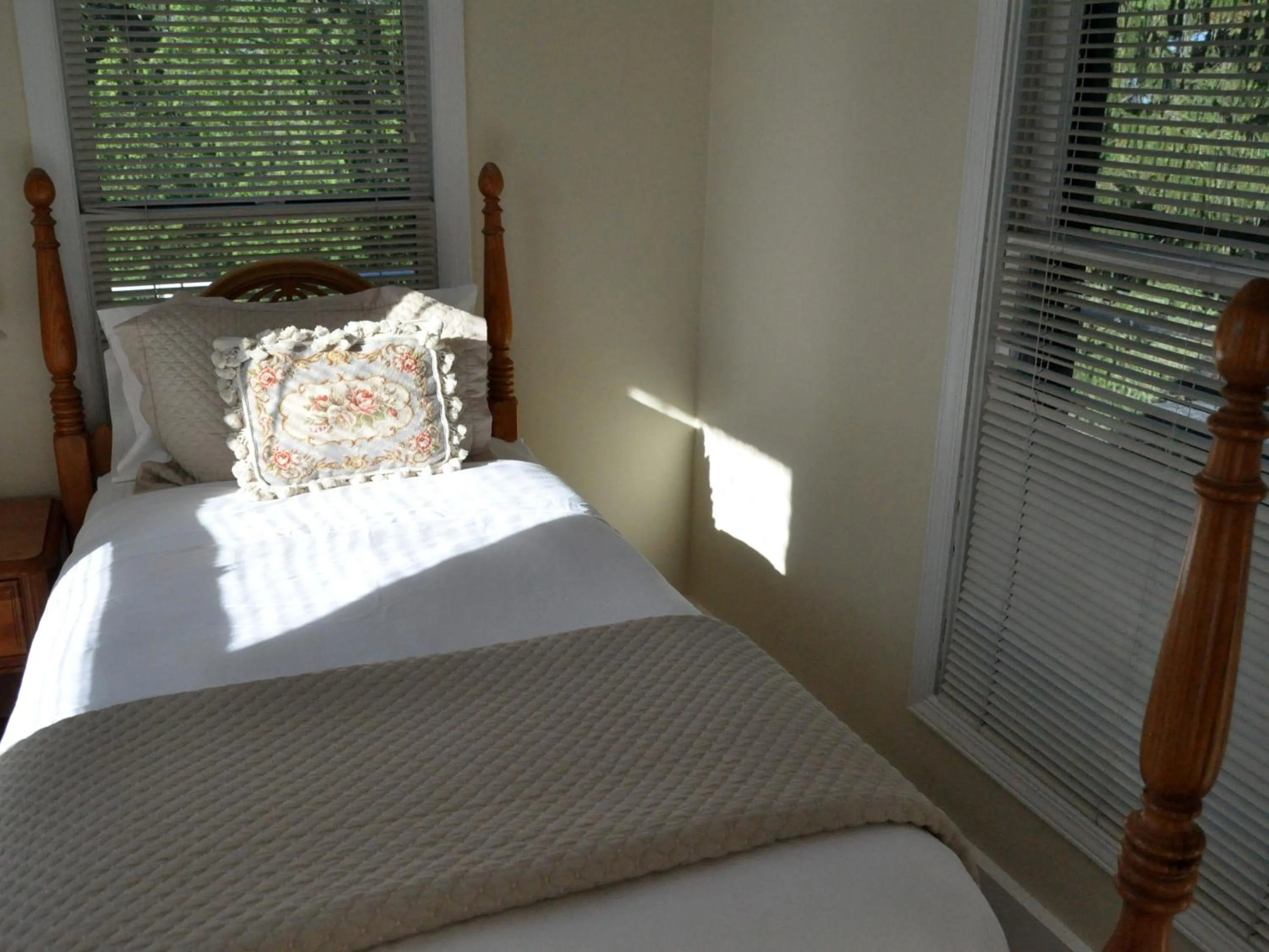 Bedroom, Bed in Anne's Washington Inn