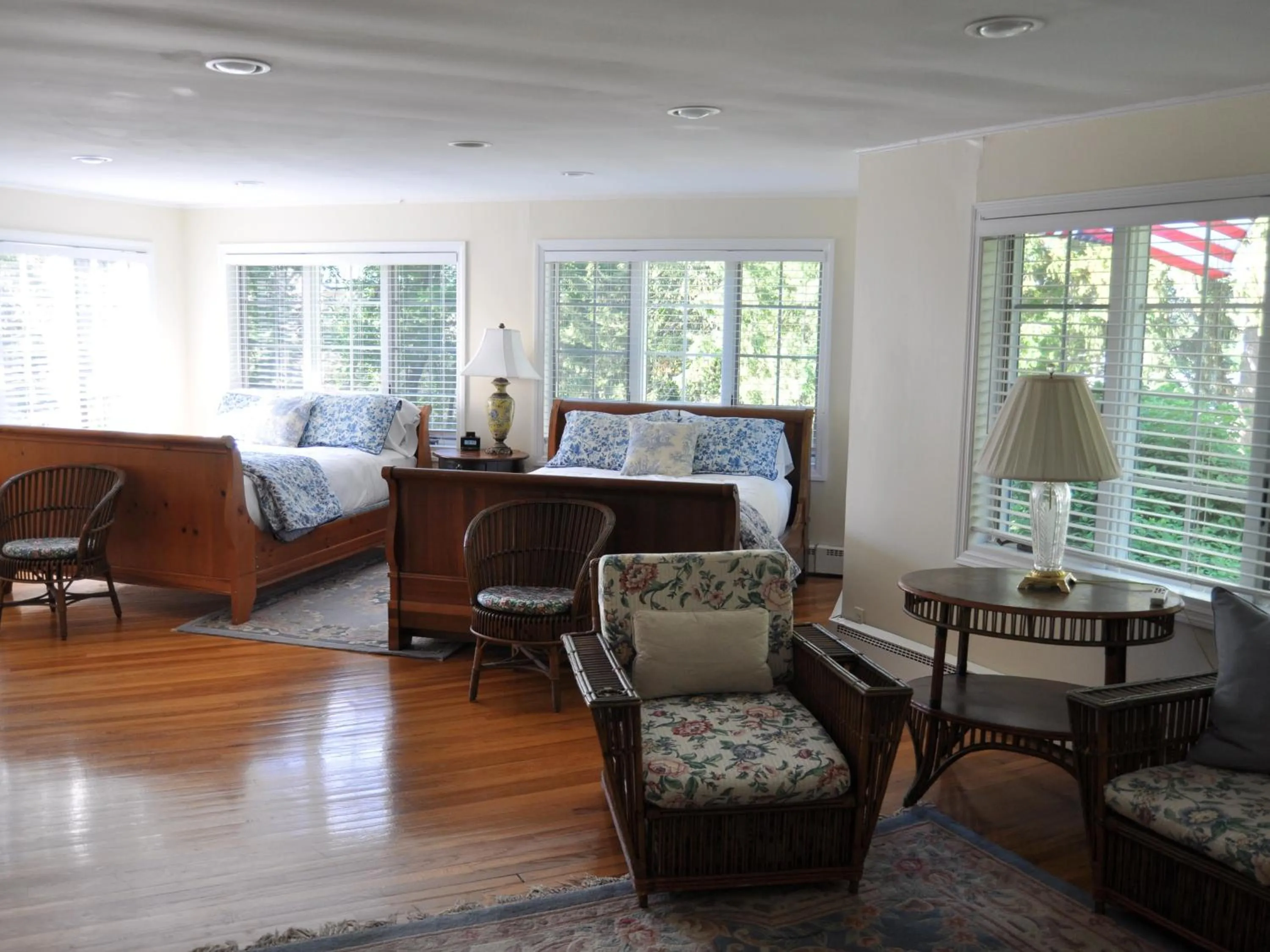 Bedroom, Bed in Anne's Washington Inn