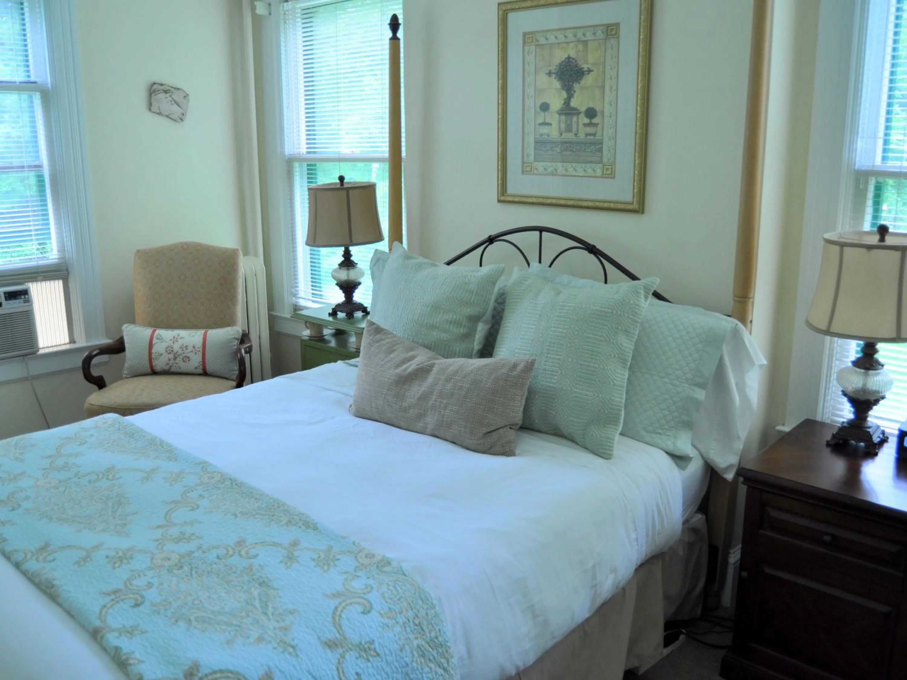 Bedroom, Bed in Anne's Washington Inn