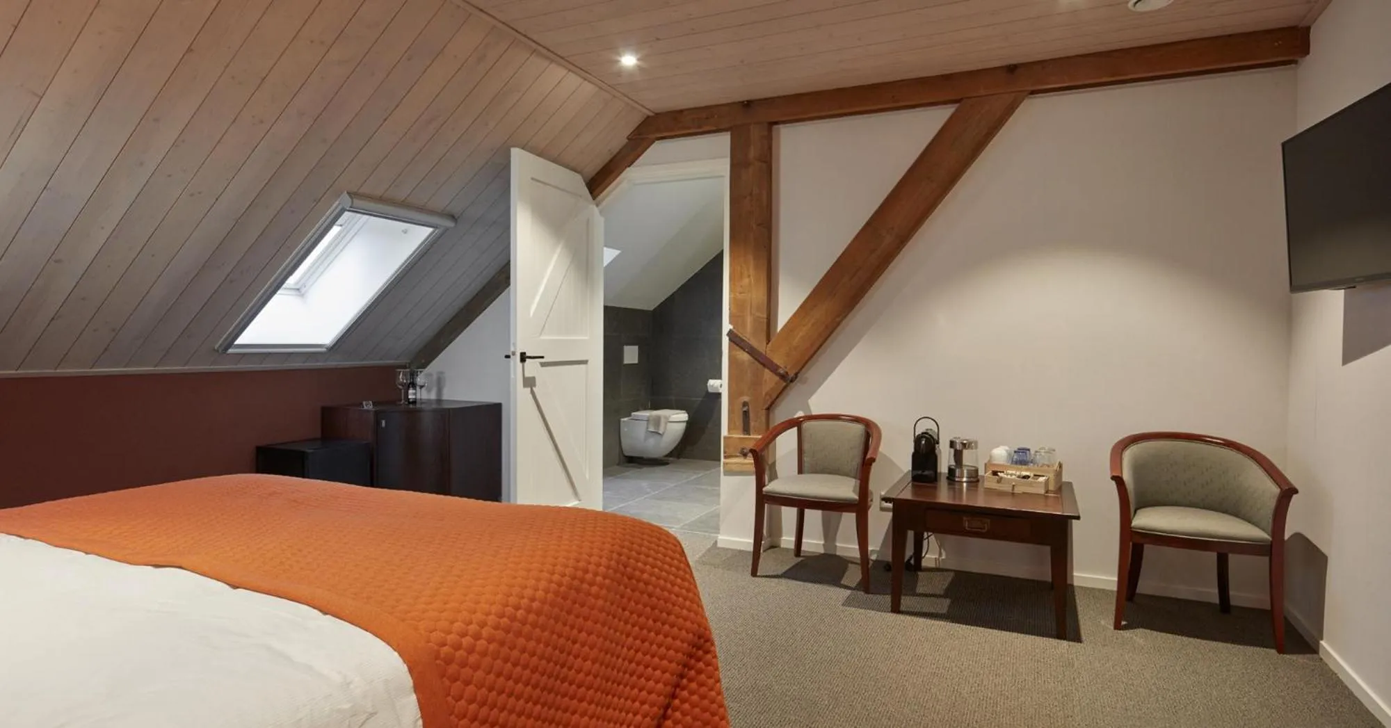 Bathroom, Bed in B&B Bavelse Hoeve