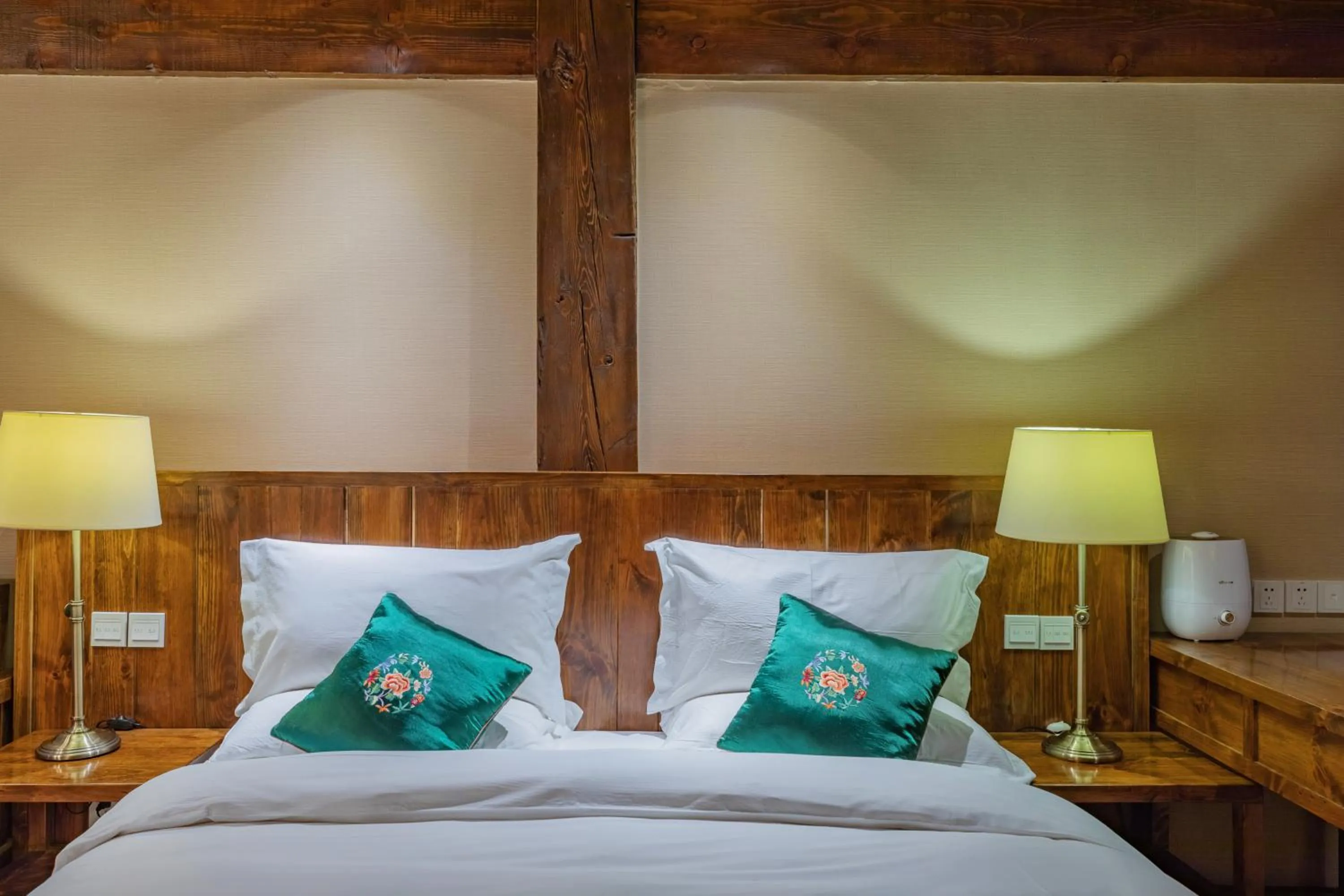 Bedroom, Bed in Arro Khampa By Zinc Journey Shangri-la