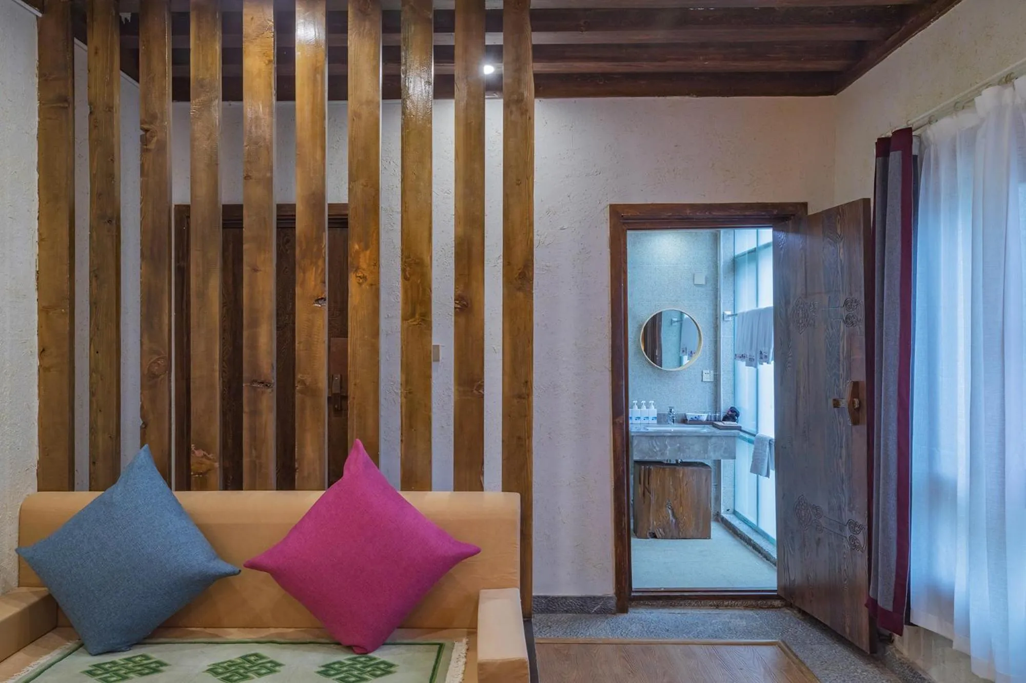 Living room in Arro Khampa By Zinc Journey Shangri-la