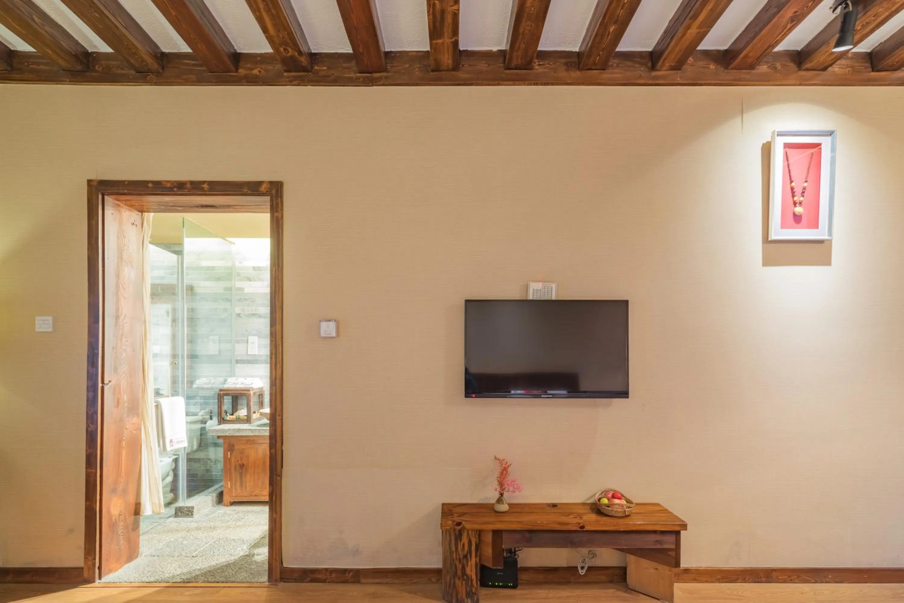 TV and multimedia in Arro Khampa By Zinc Journey Shangri-la