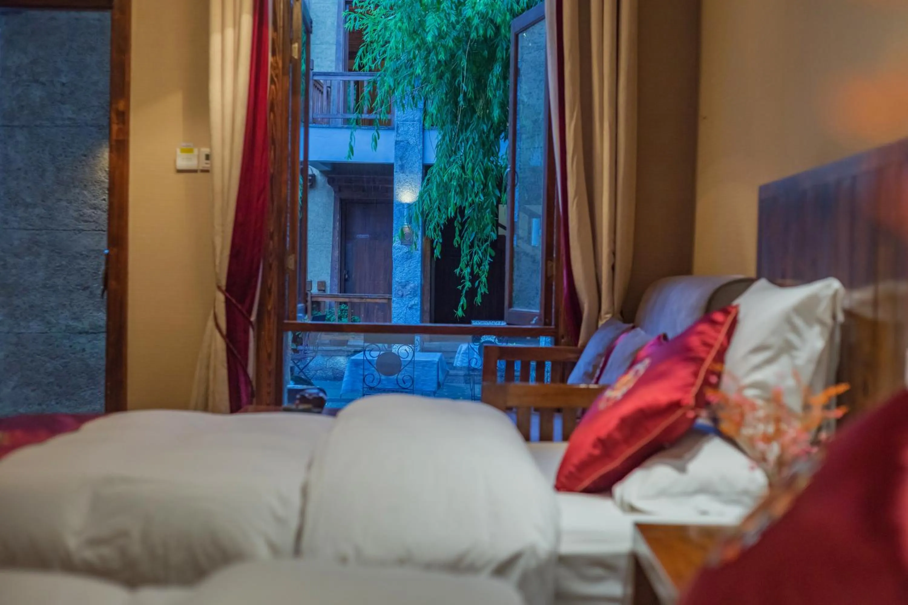 Bed in Arro Khampa By Zinc Journey Shangri-la