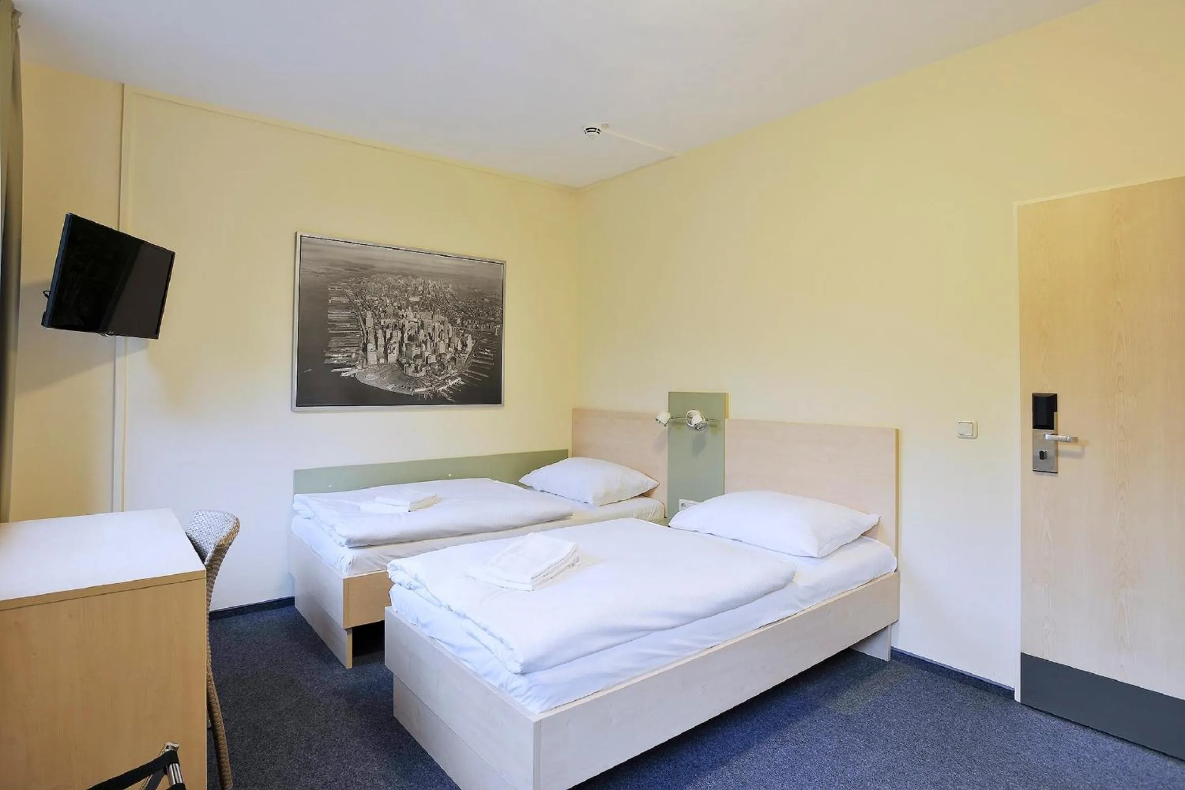 Bed in Best Deal Airporthotel Weeze