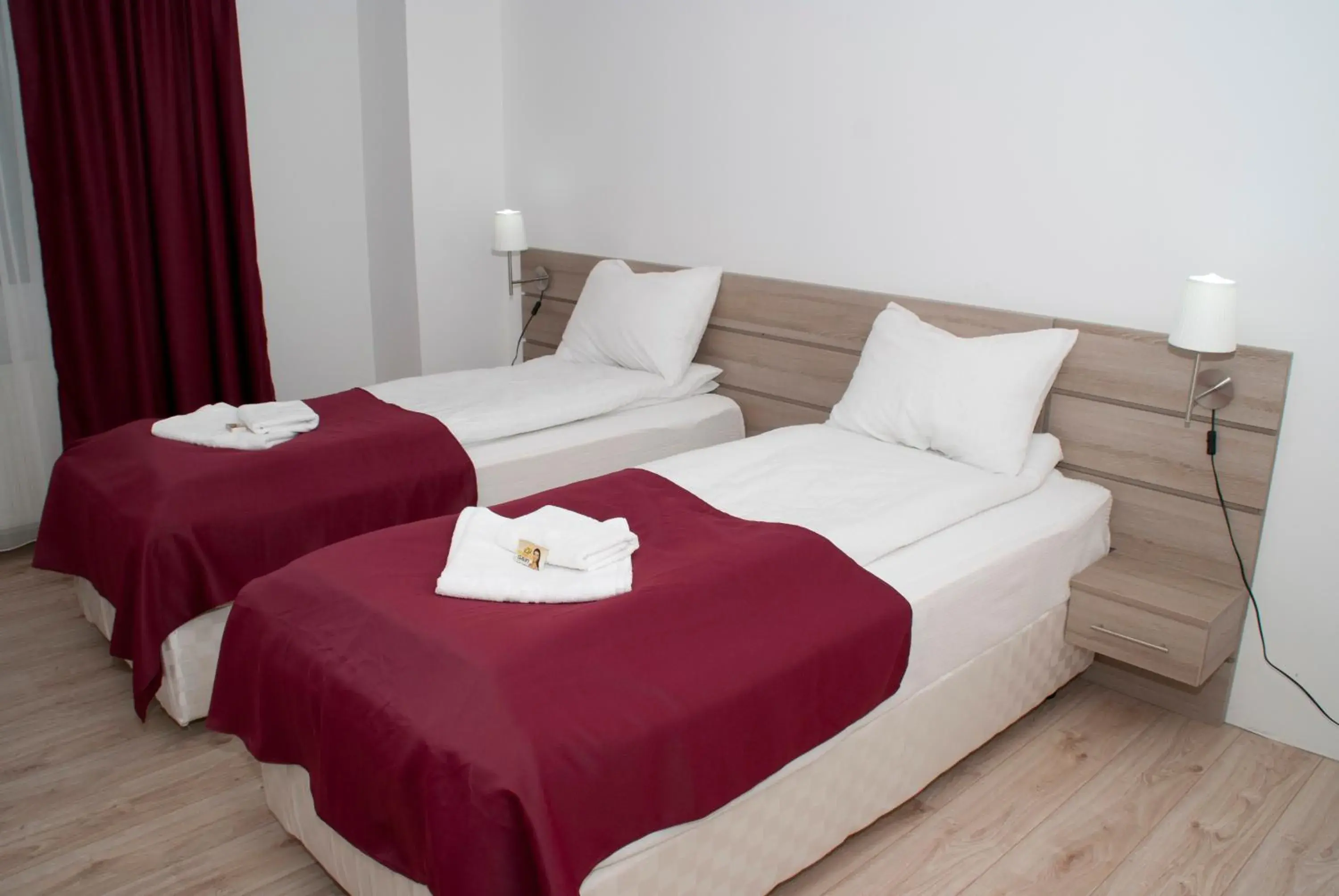 Twin Room in Hotel Otopeni Twin Room in Hotel Otopeni