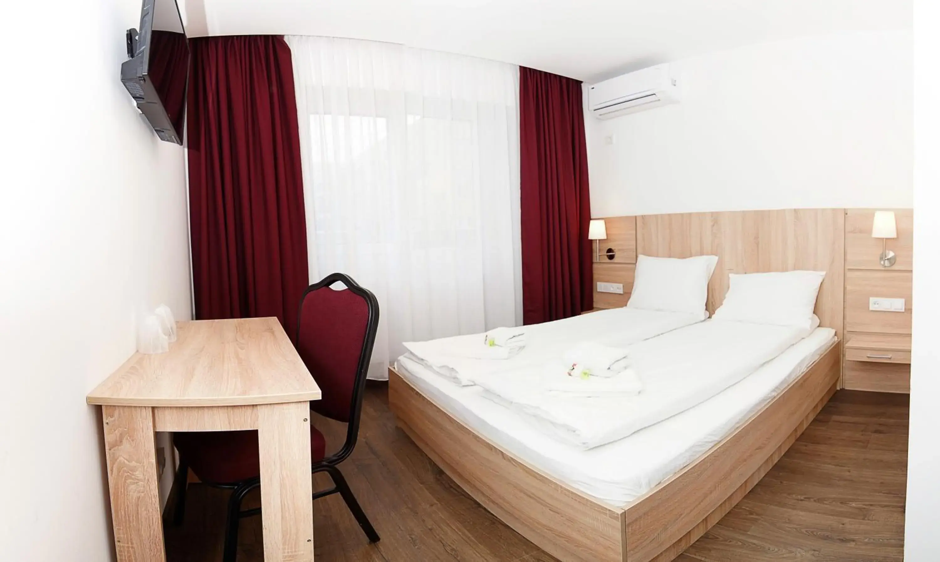 Double Room in Hotel Otopeni Double Room in Hotel Otopeni