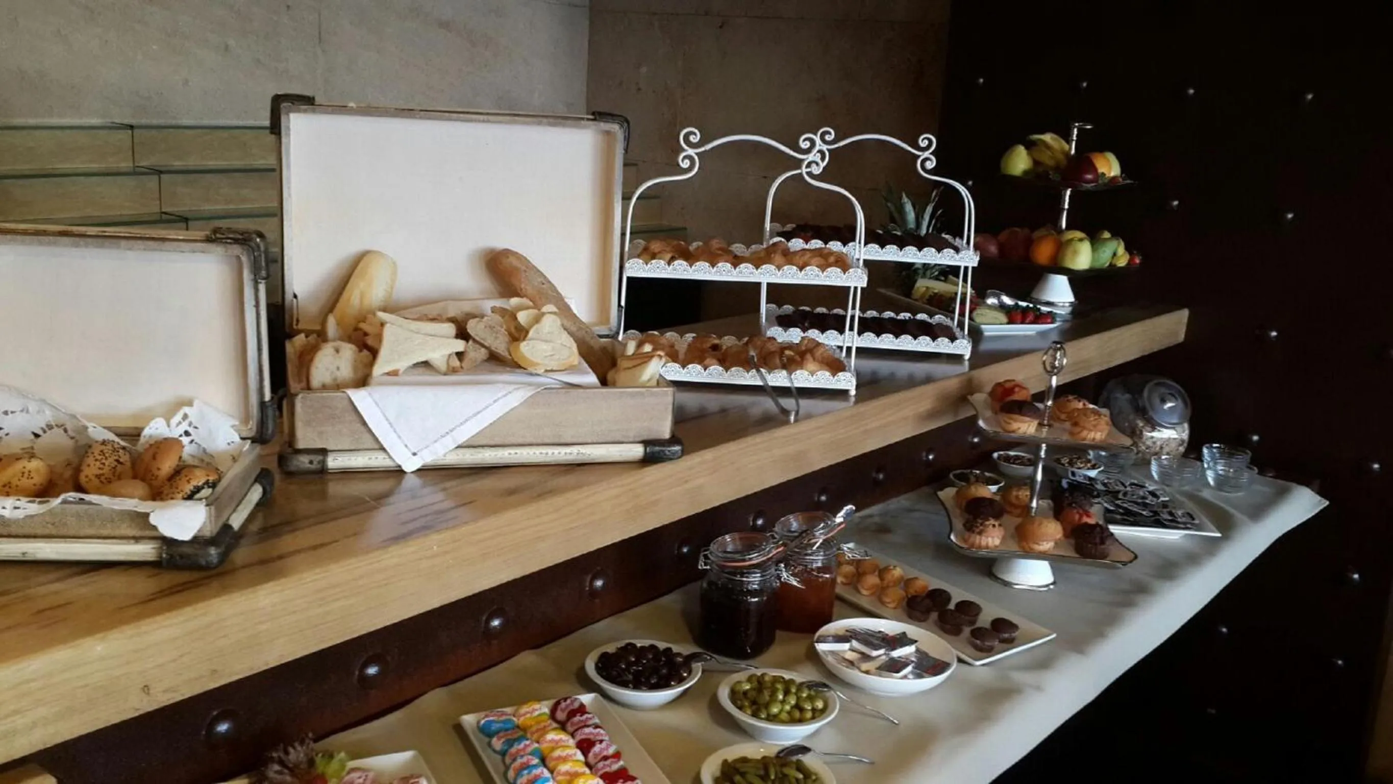 Buffet breakfast in Jounieh Suites Boutique Hotel