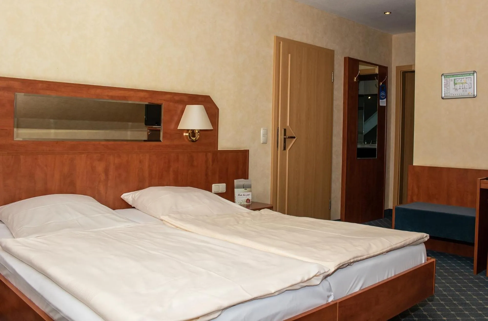 Photo of the whole room, Bed in Kiek In Hotel Zur Einkehr